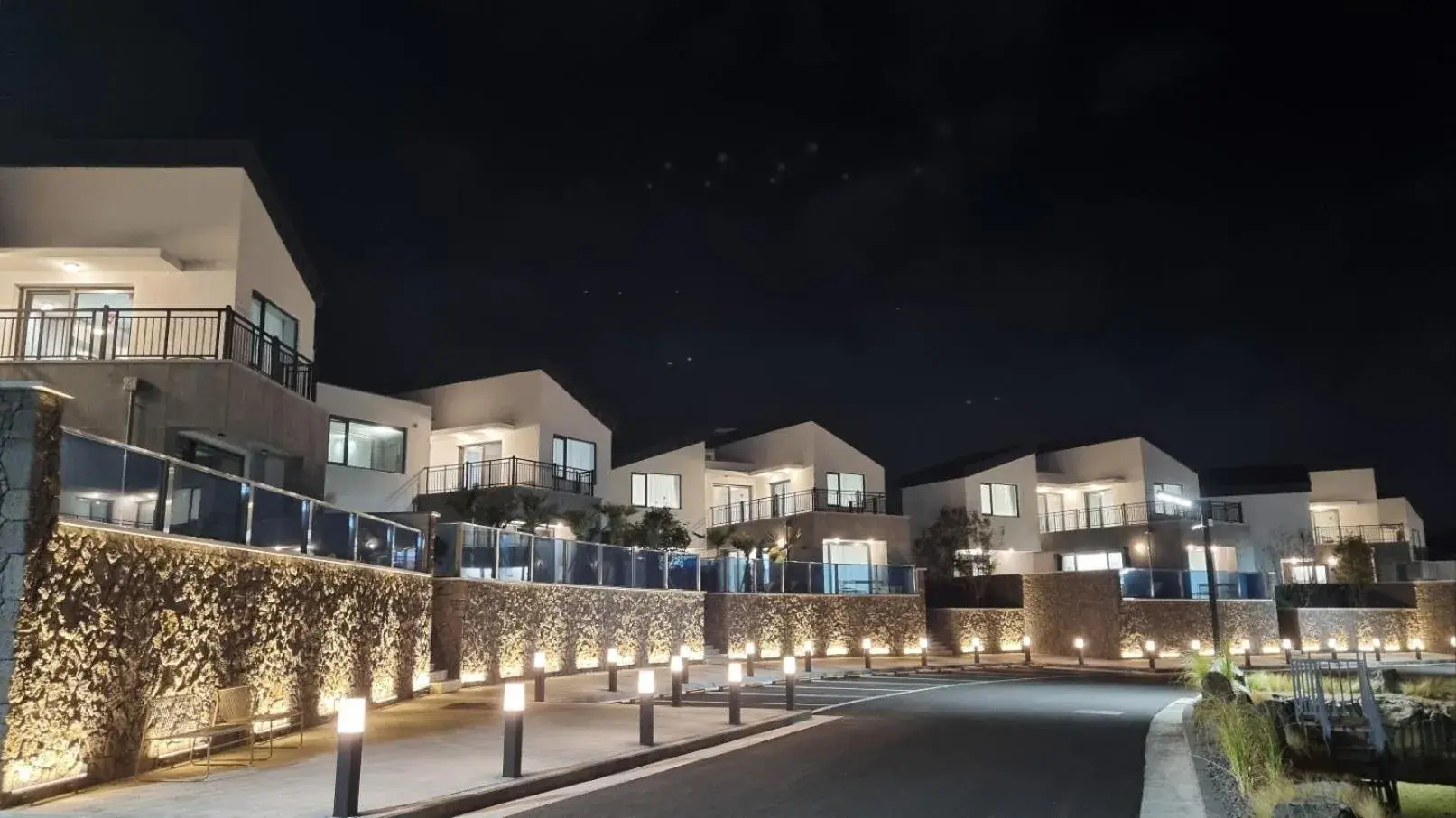 Property building in Ddosi Aewol Pool Villa Property building in Ddosi Aewol Pool Villa