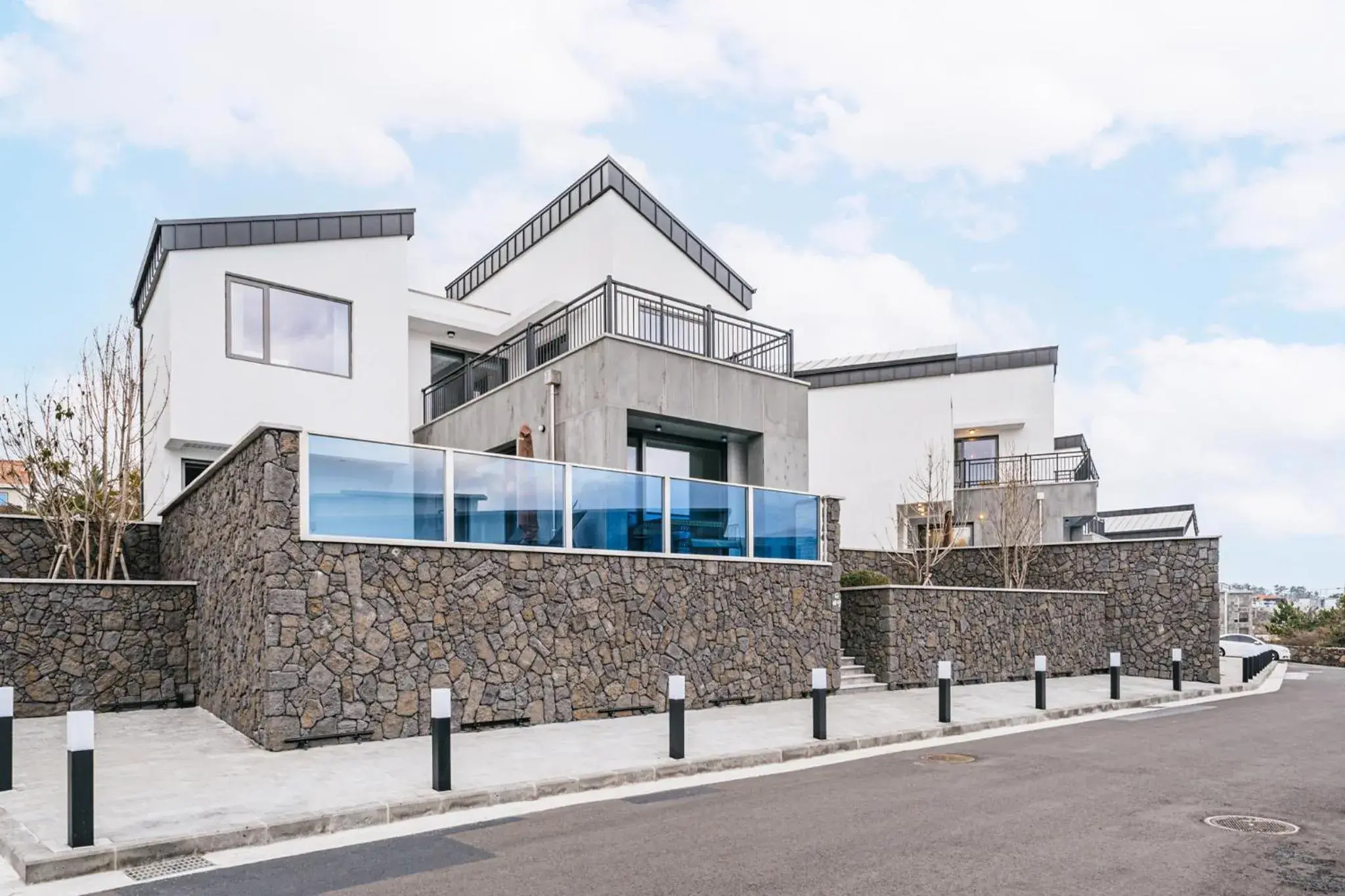 Property building in Ddosi Aewol Pool Villa Property building in Ddosi Aewol Pool Villa