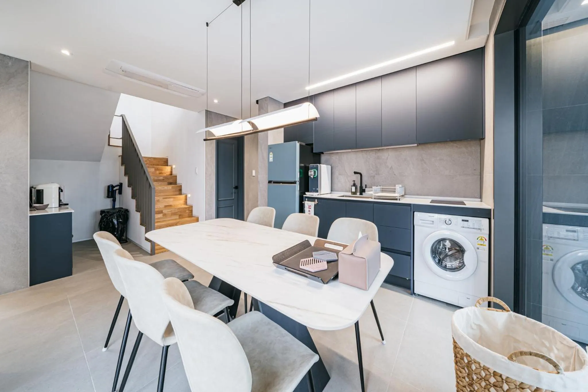 Dining area in Ddosi Aewol Pool Villa