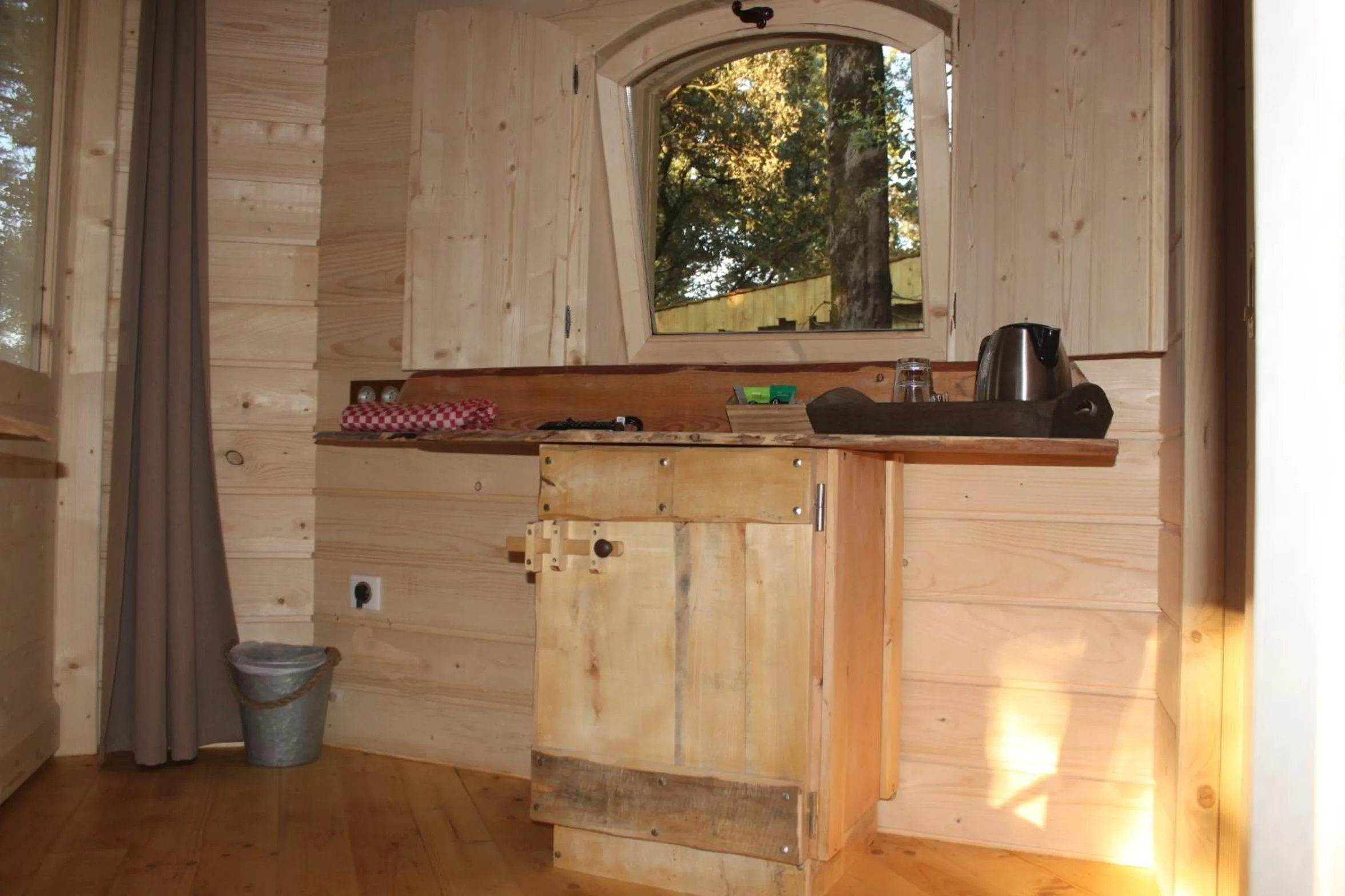 Area and facilities in Les Cabanes Dans Les Bois Logis Hôtel