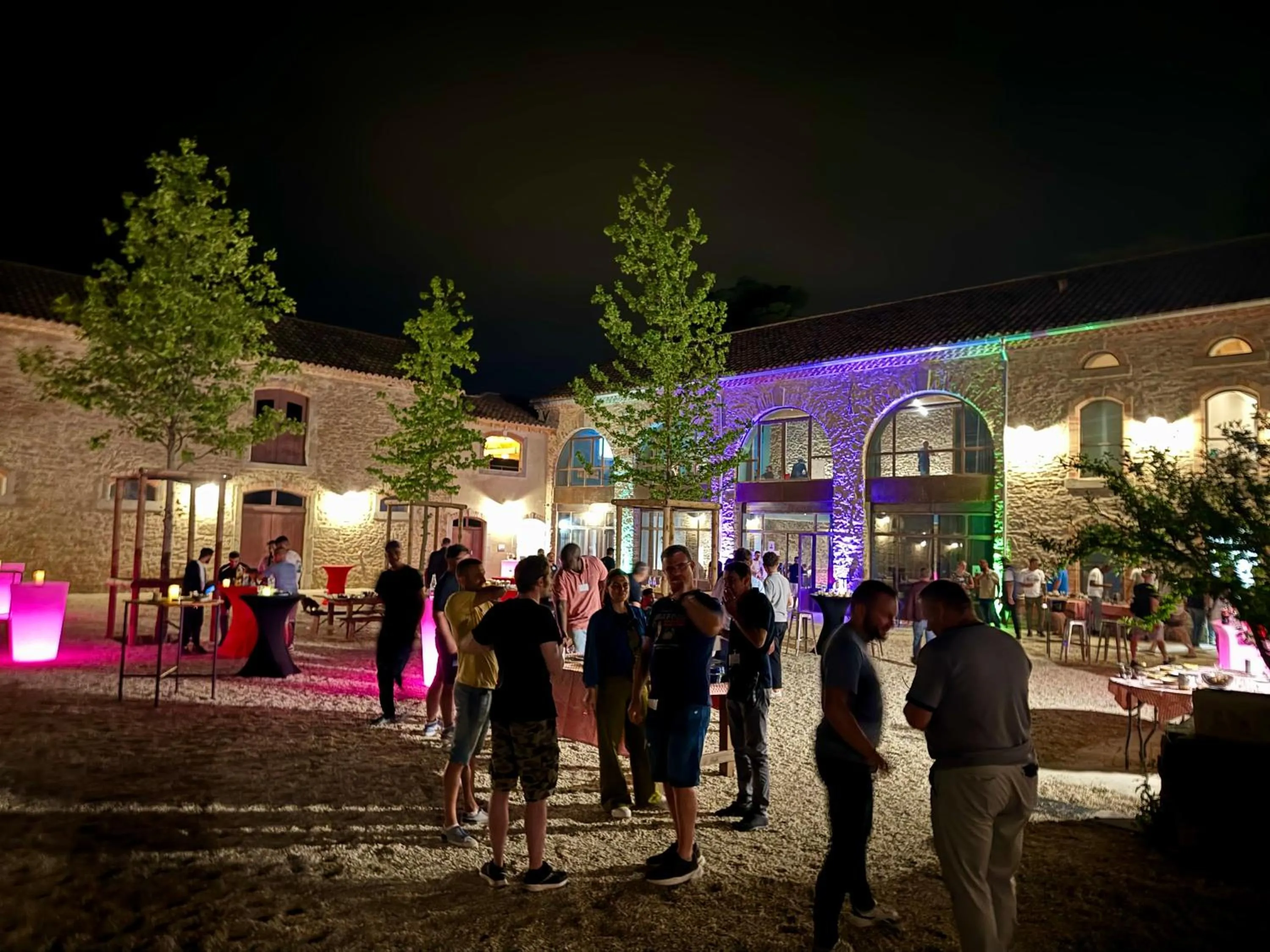 Evening entertainment in Les Cabanes Dans Les Bois Logis Hôtel