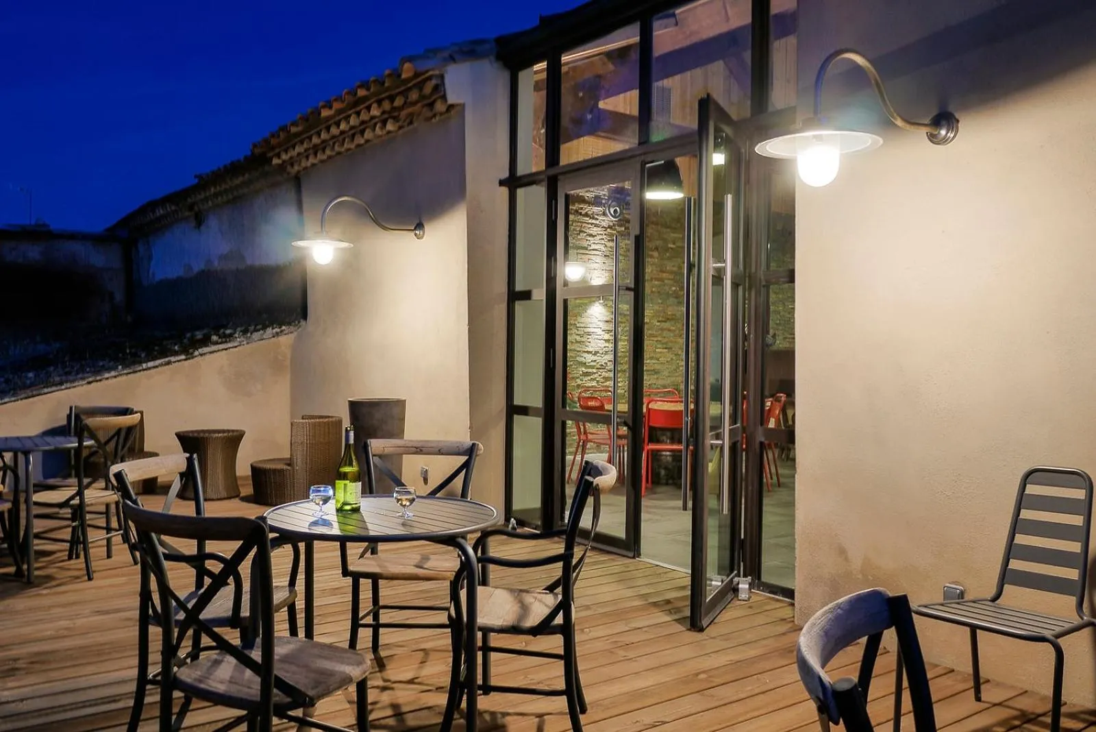 Patio in Les Cabanes Dans Les Bois Logis Hôtel