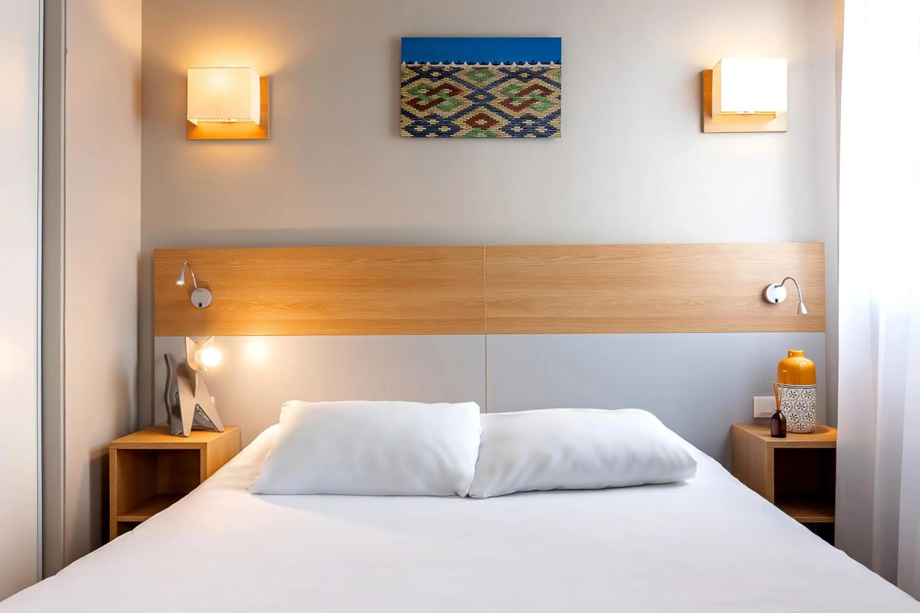 Bed in Aparthotel Adagio Access Dijon République