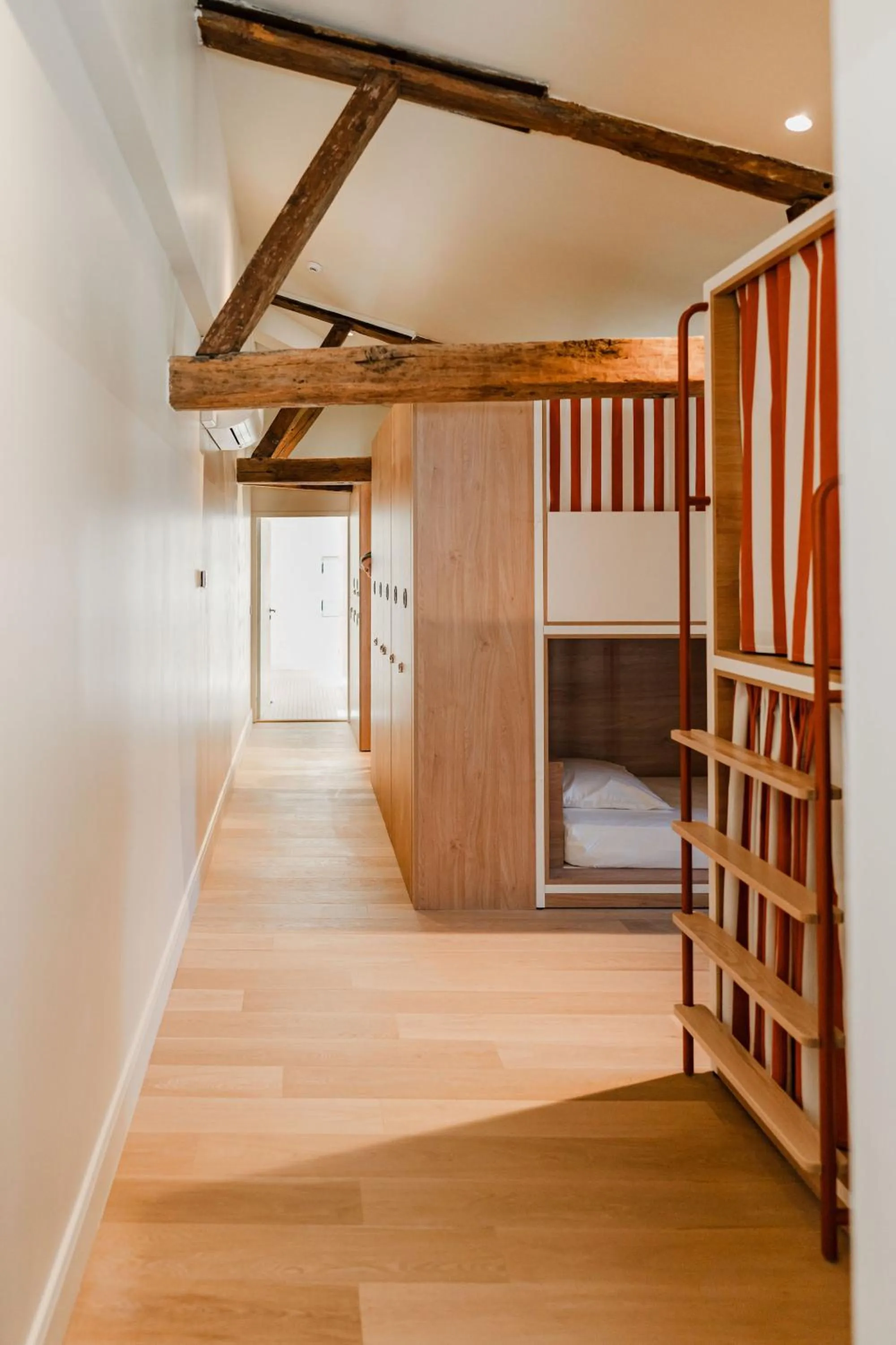 bunk bed, Bed in CENTRAL Hostel La Rochelle Centre