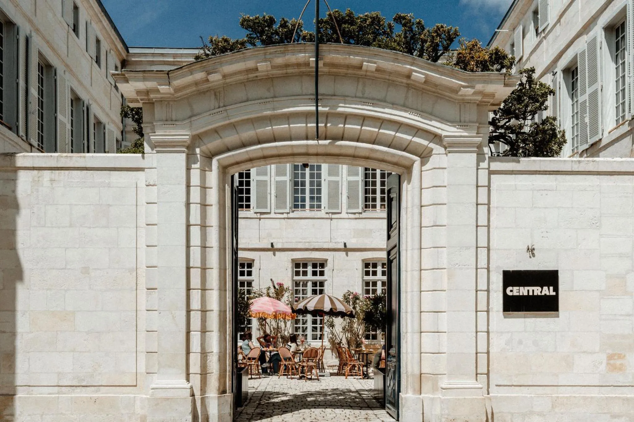 Patio in CENTRAL Hostel La Rochelle Centre