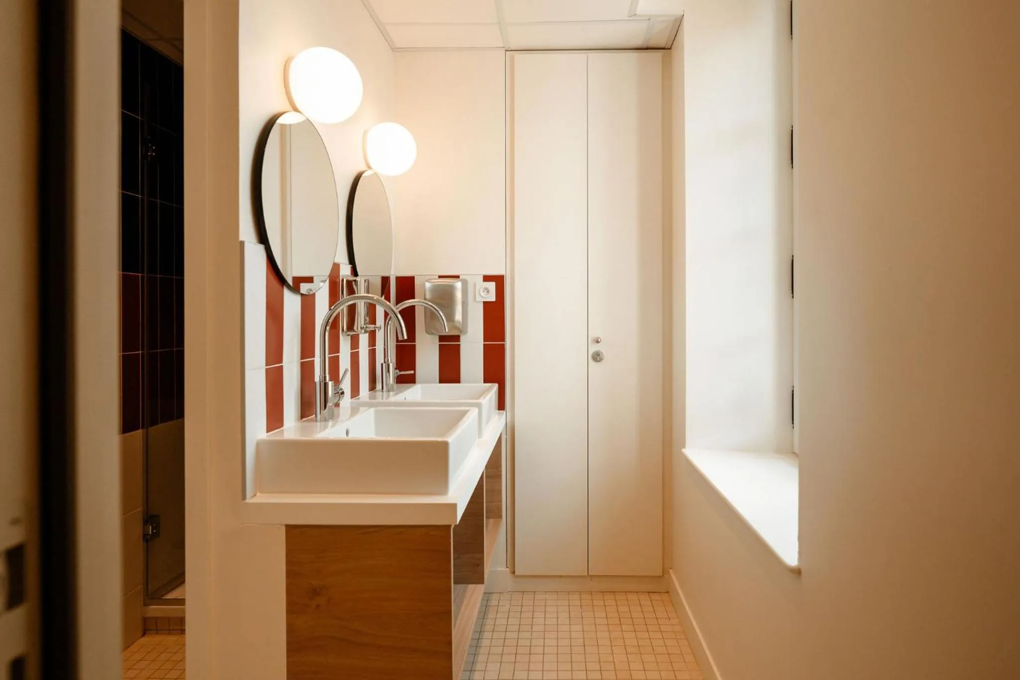 Bathroom in CENTRAL Hostel La Rochelle Centre