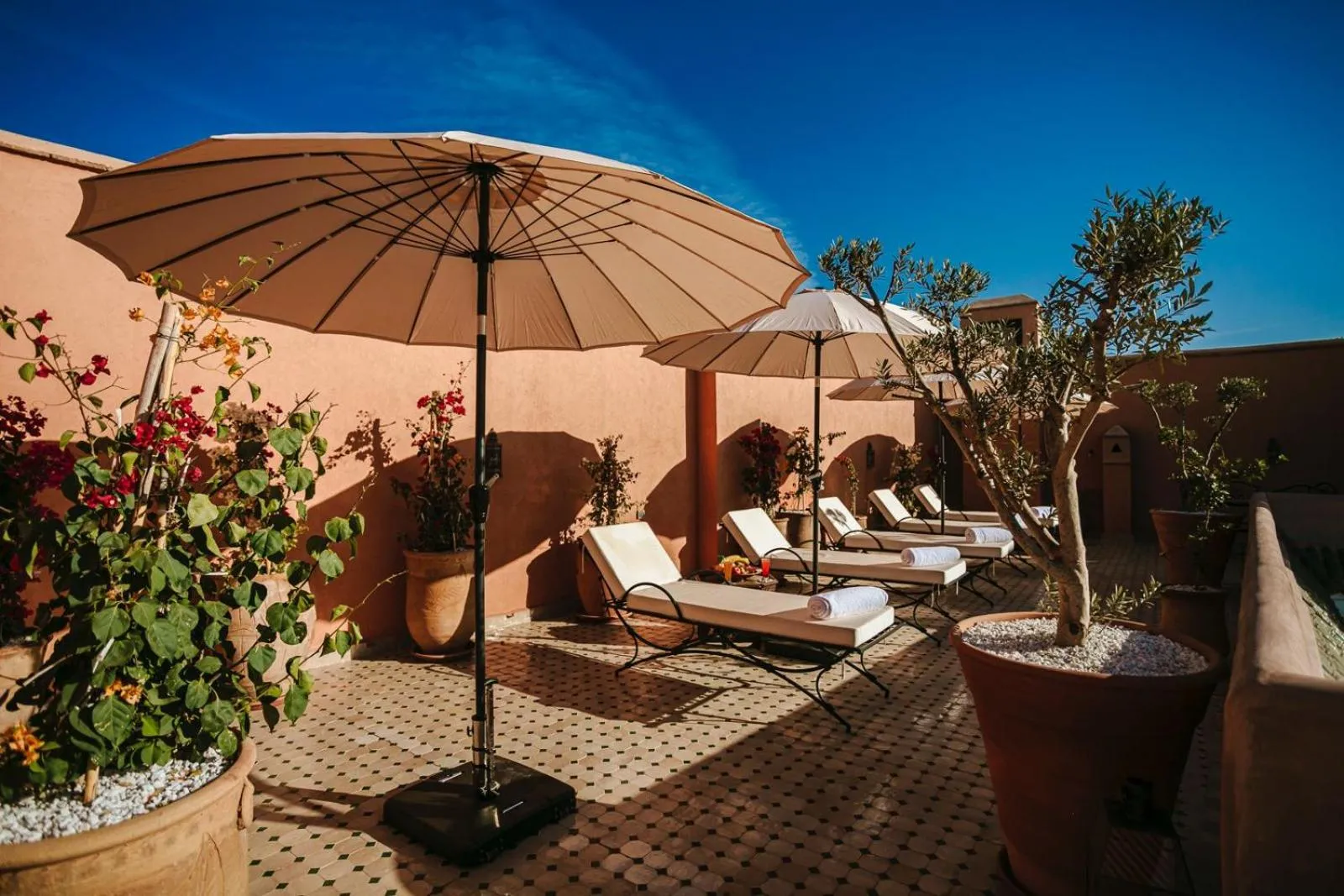 RIAD ELNOUJOUM