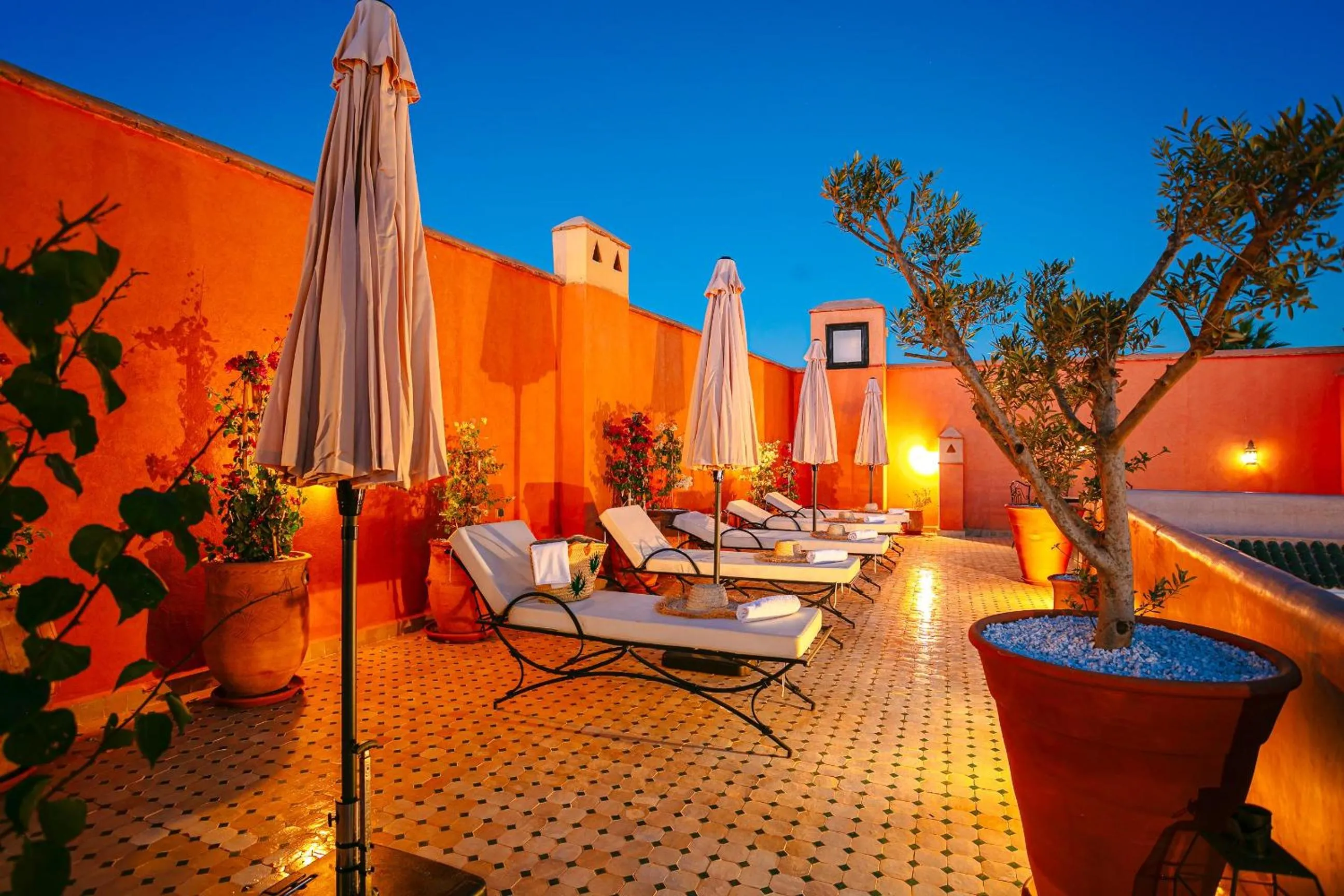 RIAD ELNOUJOUM