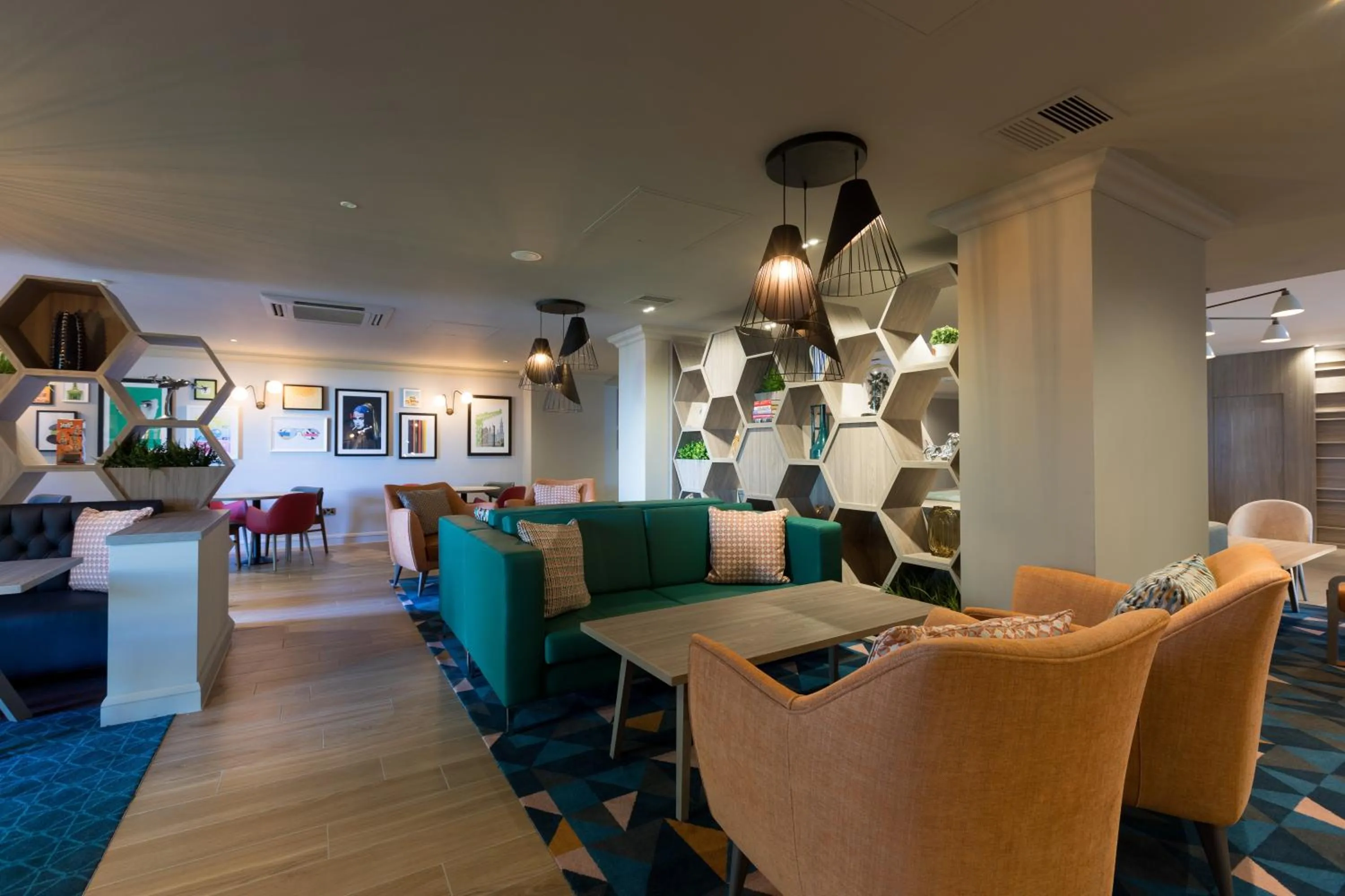 Lounge or bar in Holiday Inn - Glasgow Airport by IHG