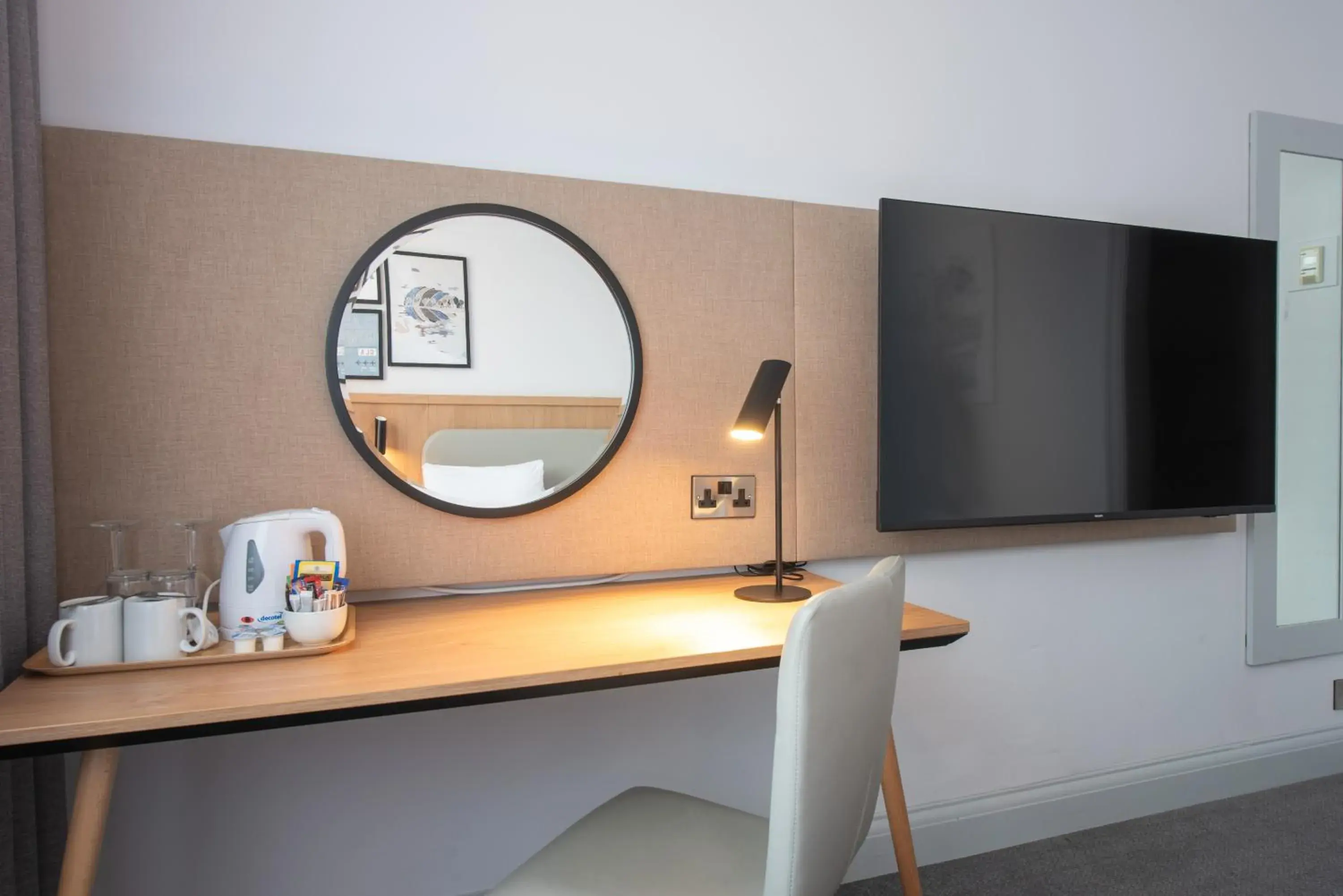 Standard King Room in Holiday Inn - Glasgow Airport by IHG Standard King Room in Holiday Inn - Glasgow Airport by IHG