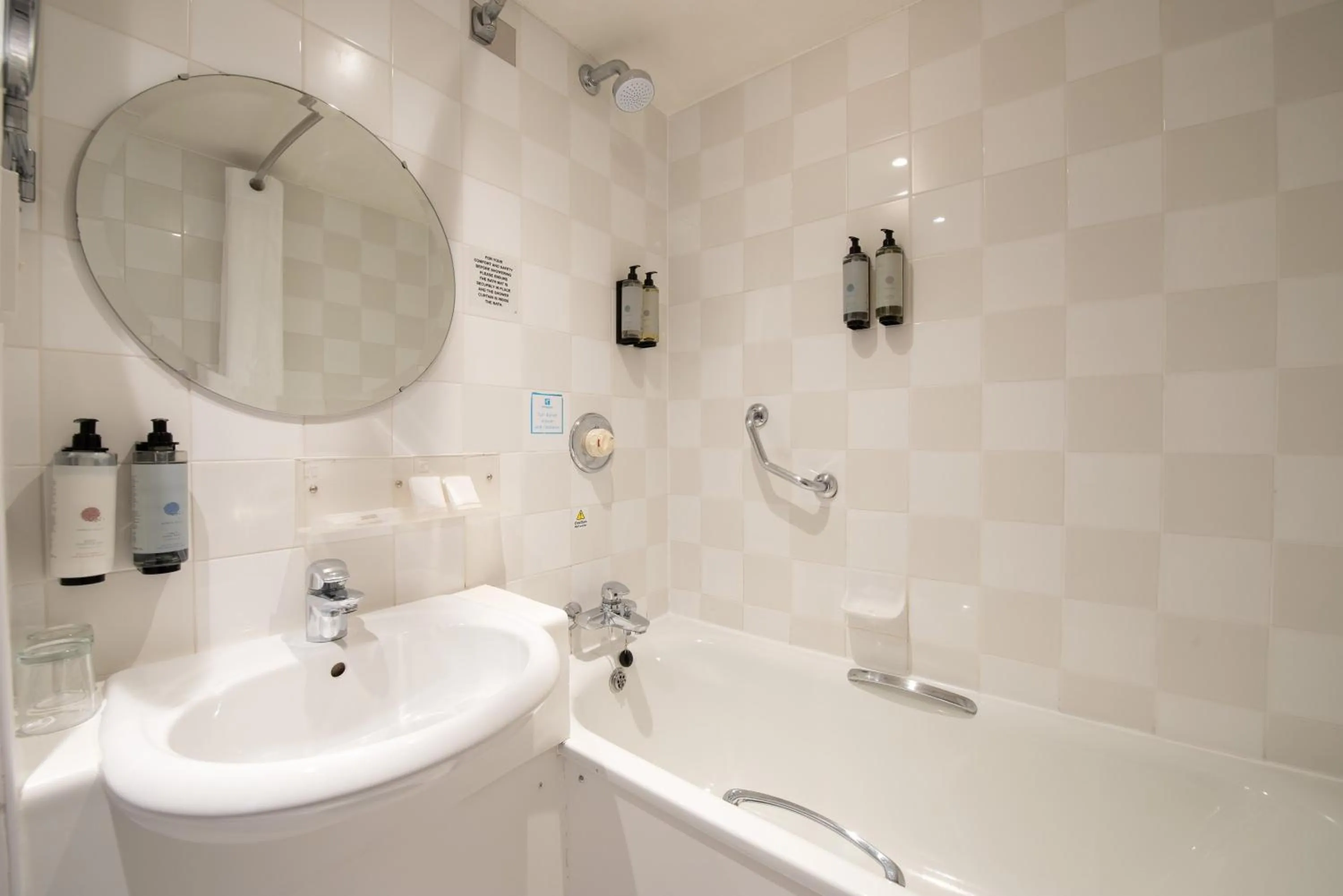 Photo of the whole room in Holiday Inn - Glasgow Airport by IHG