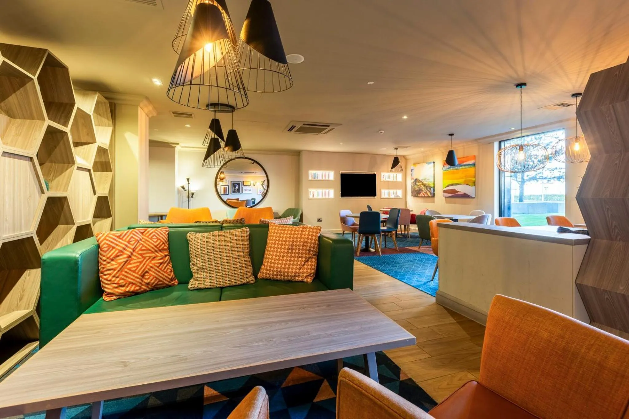 Lounge or bar in Holiday Inn - Glasgow Airport by IHG