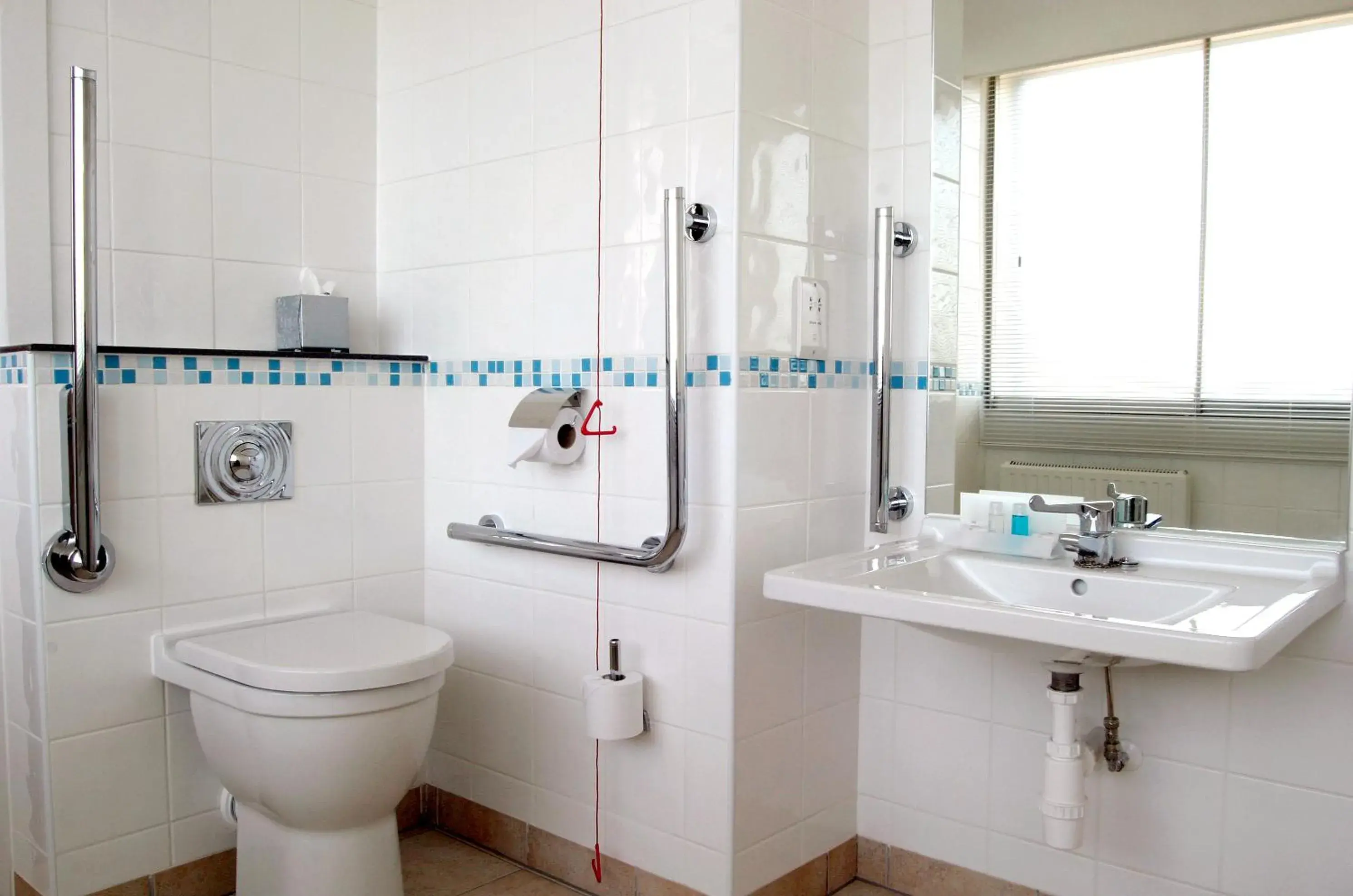 Standard Double Room - Disability Access in Holiday Inn - Glasgow Airport by IHG Standard Double Room - Disability Access in Holiday Inn - Glasgow Airport by IHG