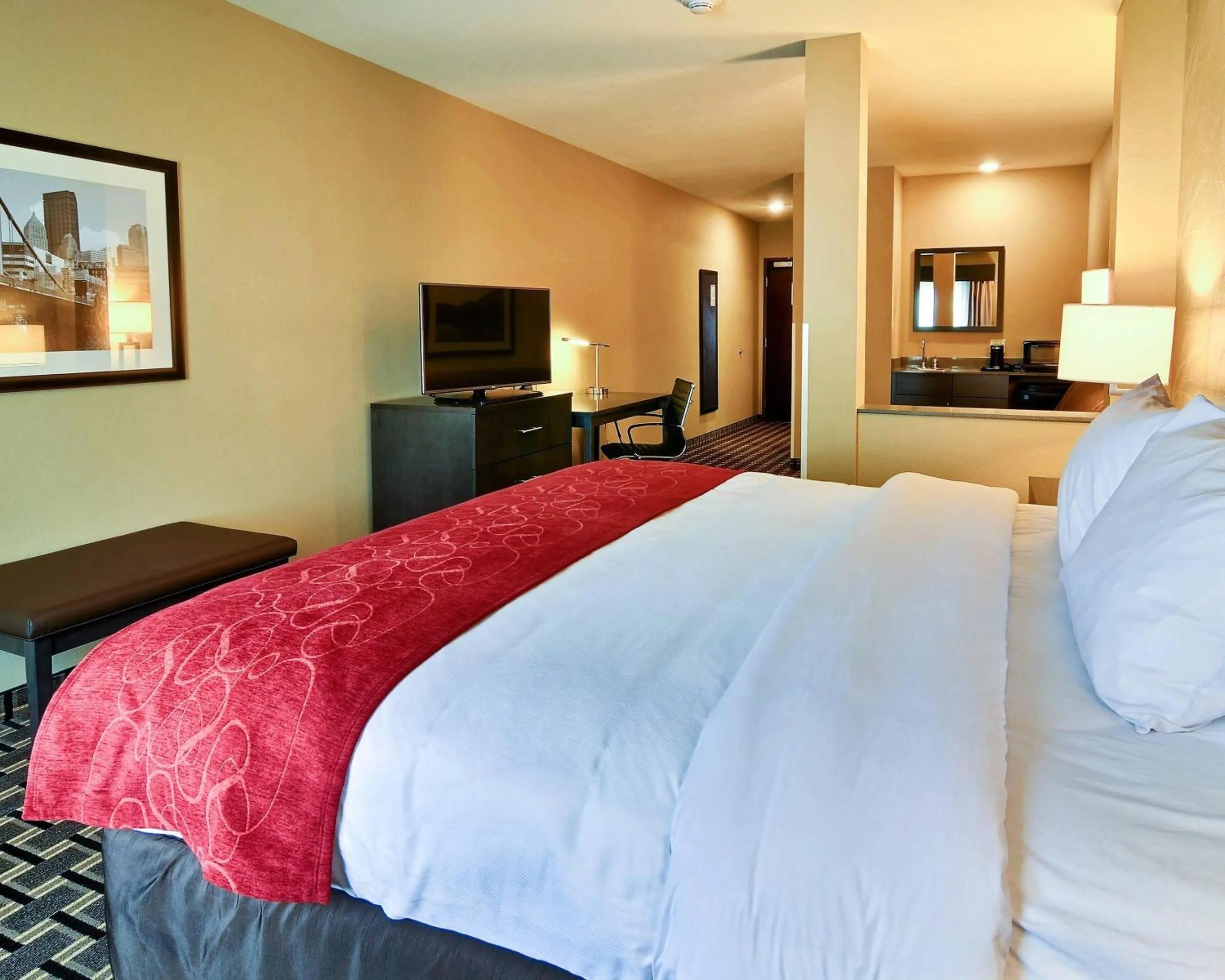 Bedroom, Bed in Comfort Suites Uniontown