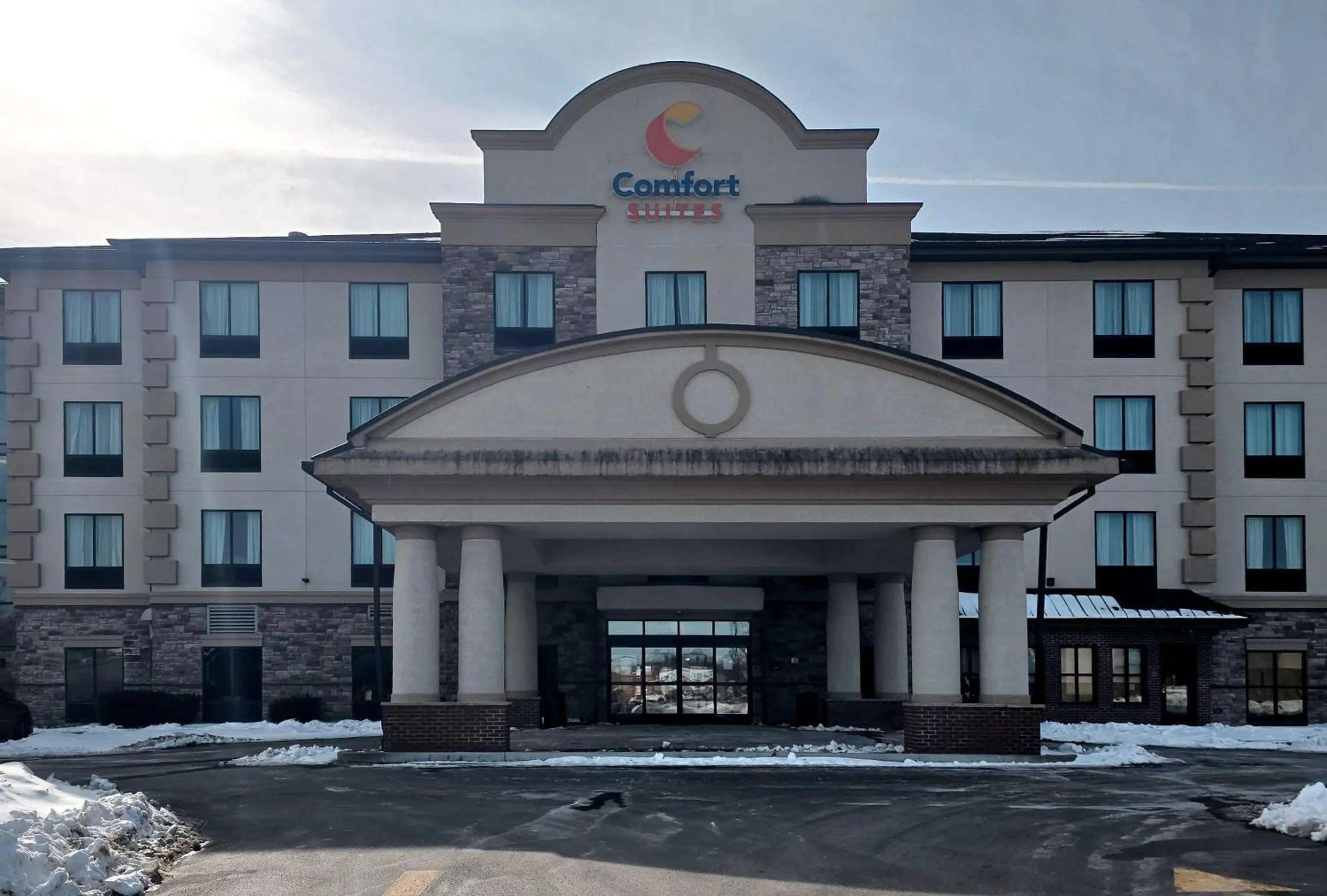Property building in Comfort Suites Uniontown