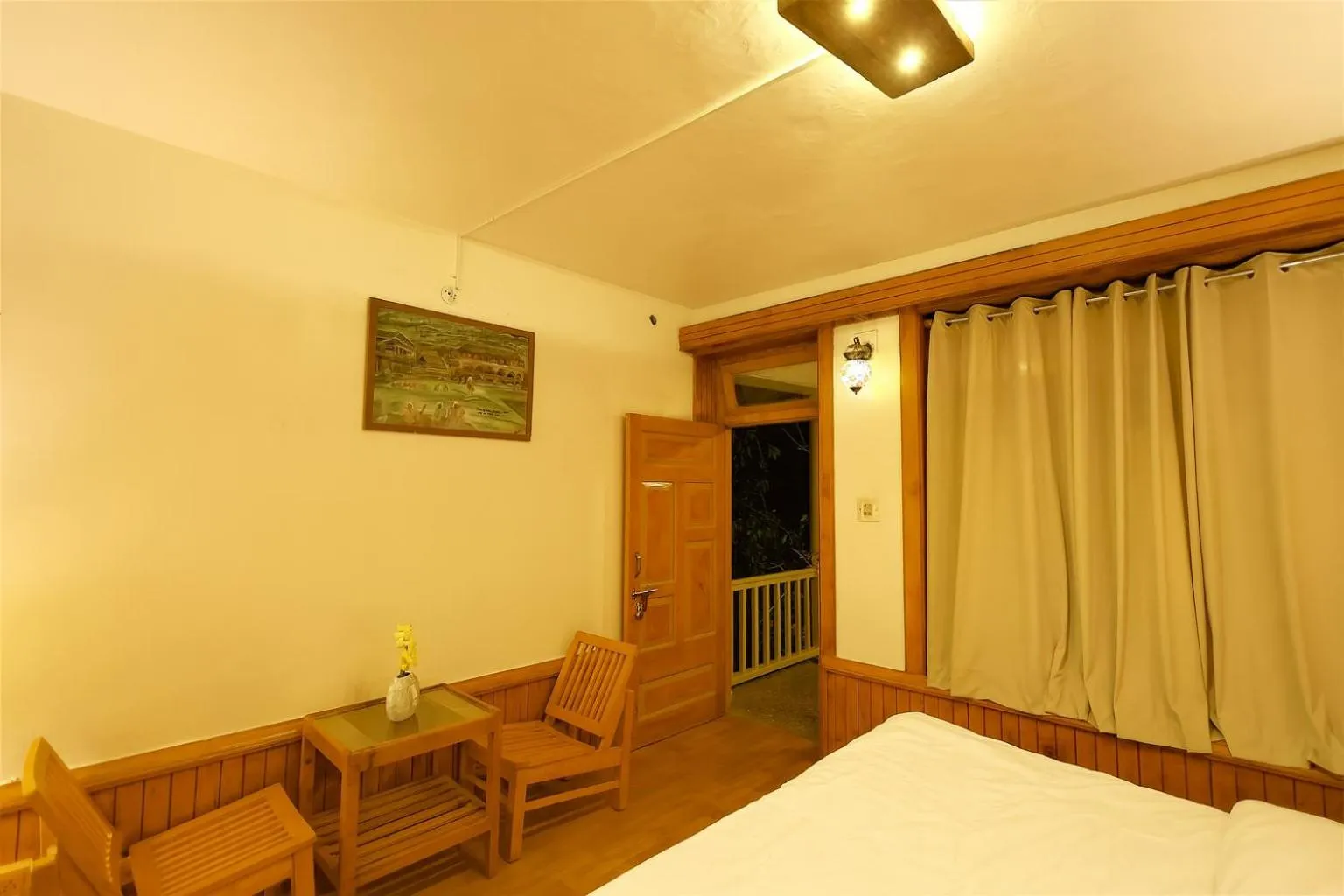 Bed in Beholden Stay And Cafe - A Luxury Boutique Hotel In Manali