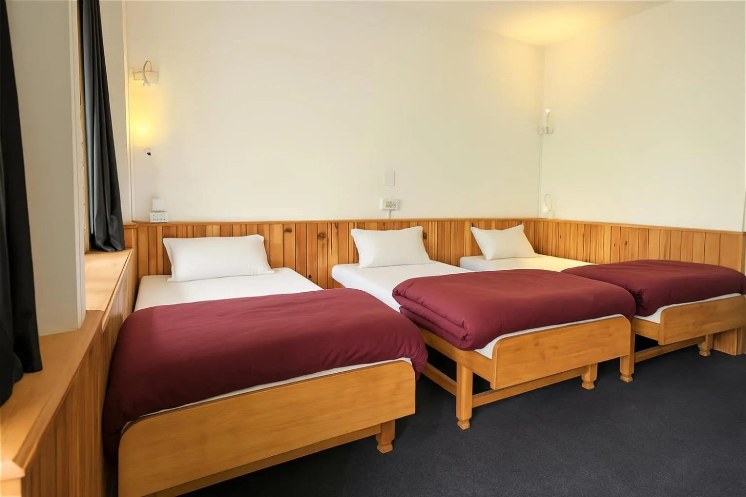 Bed in Beholden Stay And Cafe - A Luxury Boutique Hotel In Manali