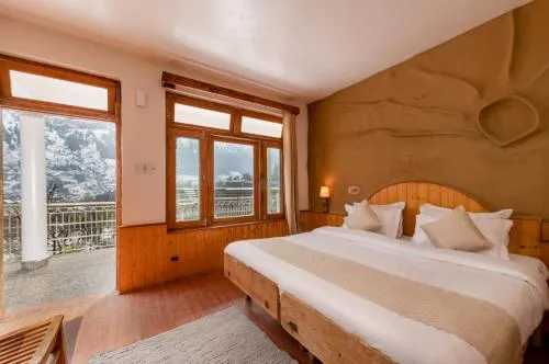 Beholden Stay & Cafe - Mountain View Boutique Stay in Old Manali
