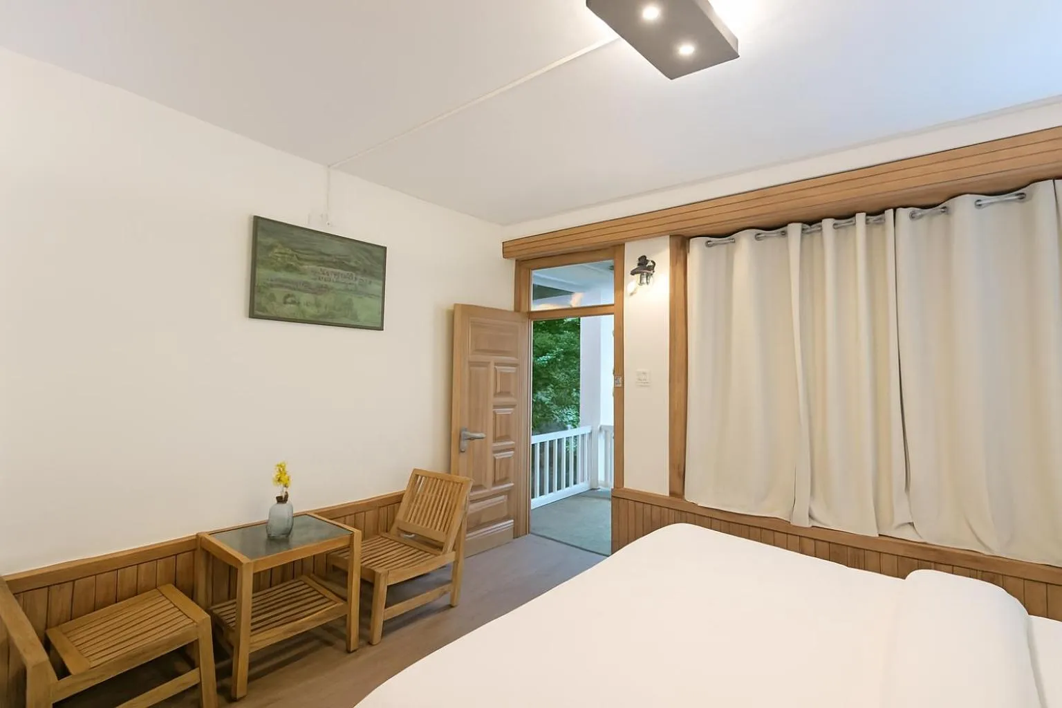 Bed in Beholden Stay And Cafe - A Luxury Boutique Hotel In Manali