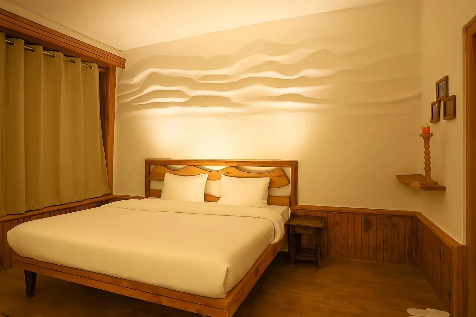 Bedroom, Bed in Beholden Stay And Cafe - A Luxury Boutique Hotel In Manali