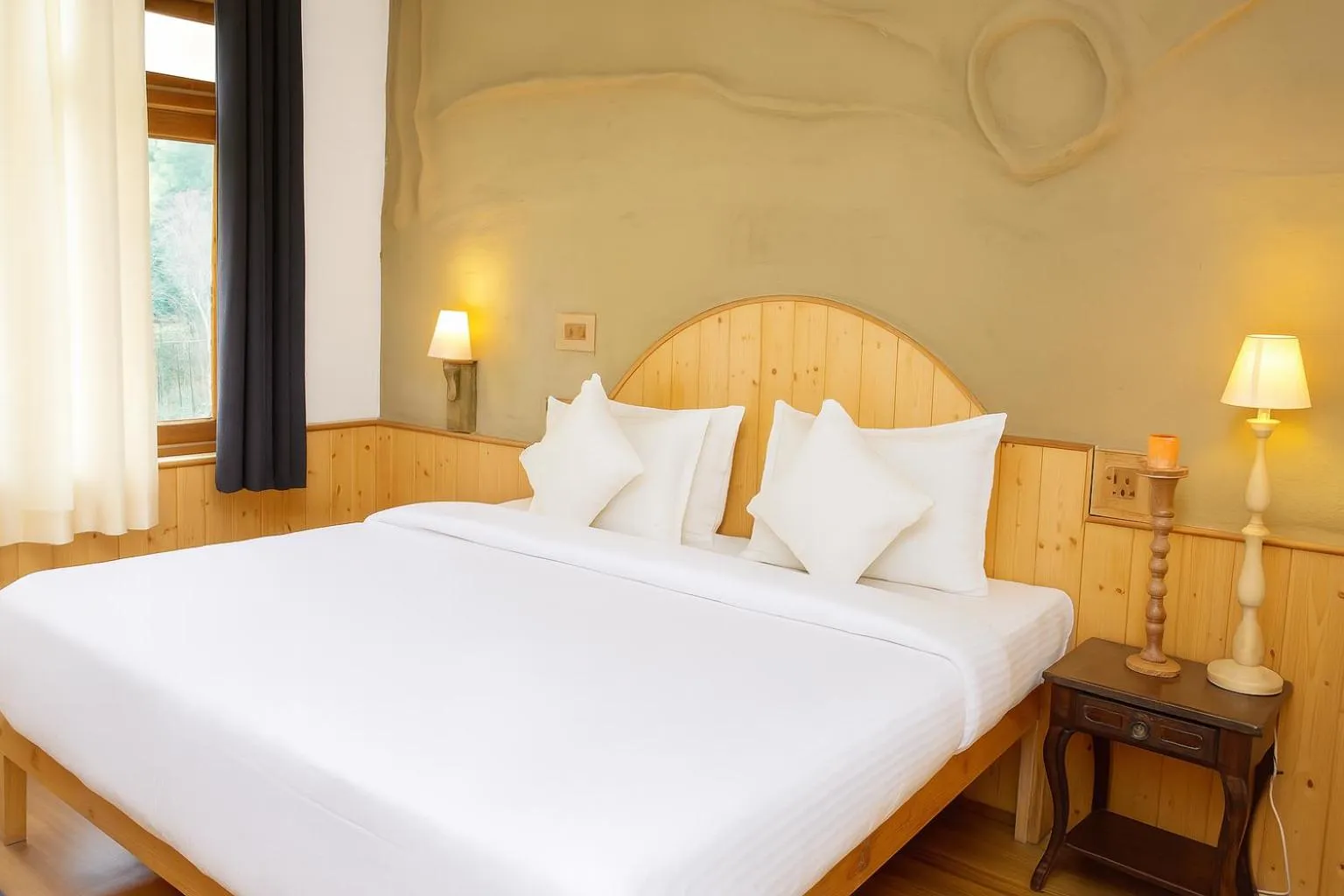 Bed in Beholden Stay And Cafe - A Luxury Boutique Hotel In Manali