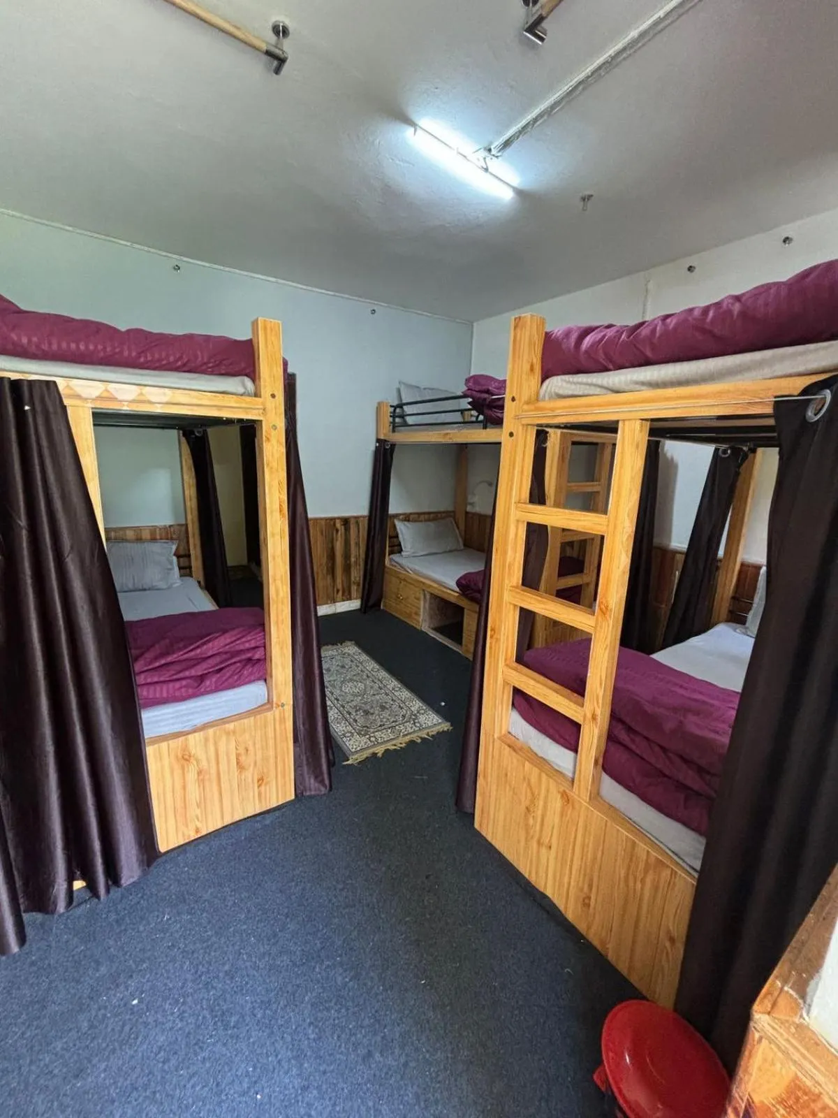 Bedroom, Bed in Beholden Stay And Cafe - A Luxury Boutique Hotel In Manali