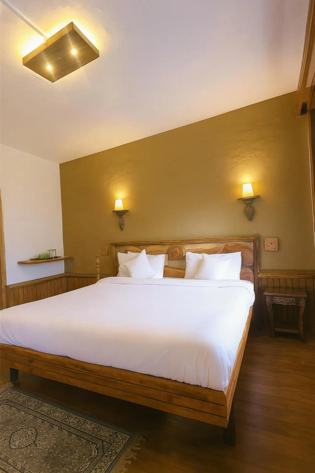 Bed in Beholden Stay And Cafe - A Luxury Boutique Hotel In Manali