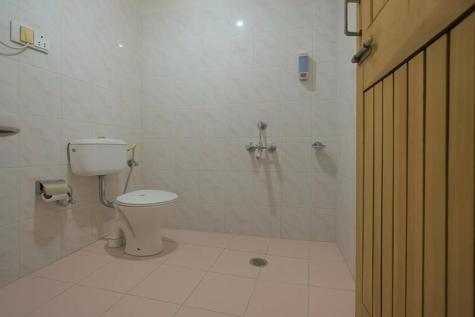 Bathroom in Beholden Stay And Cafe - A Luxury Boutique Hotel In Manali