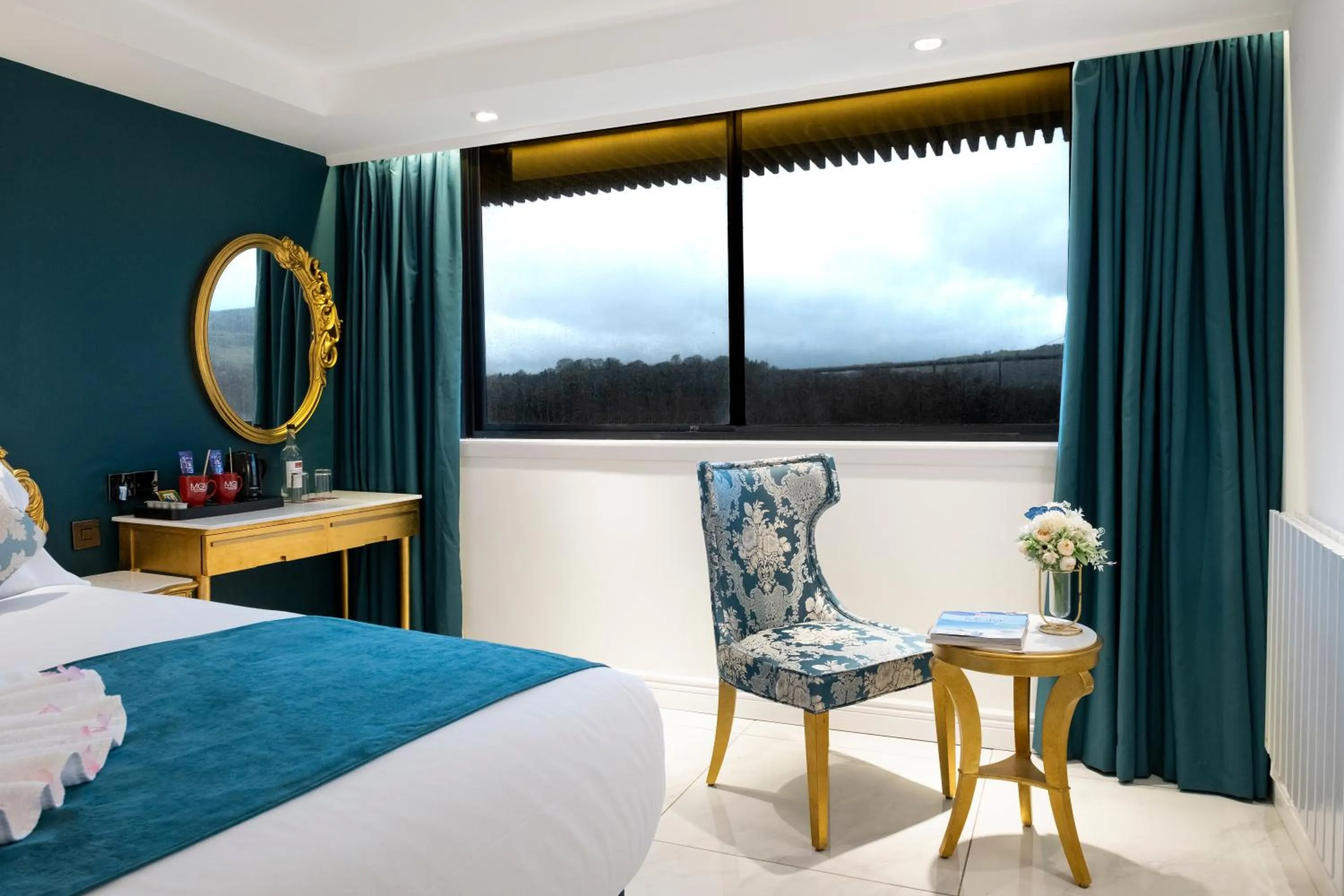 Seating area, Bed in Muthu Glasgow River Hotel