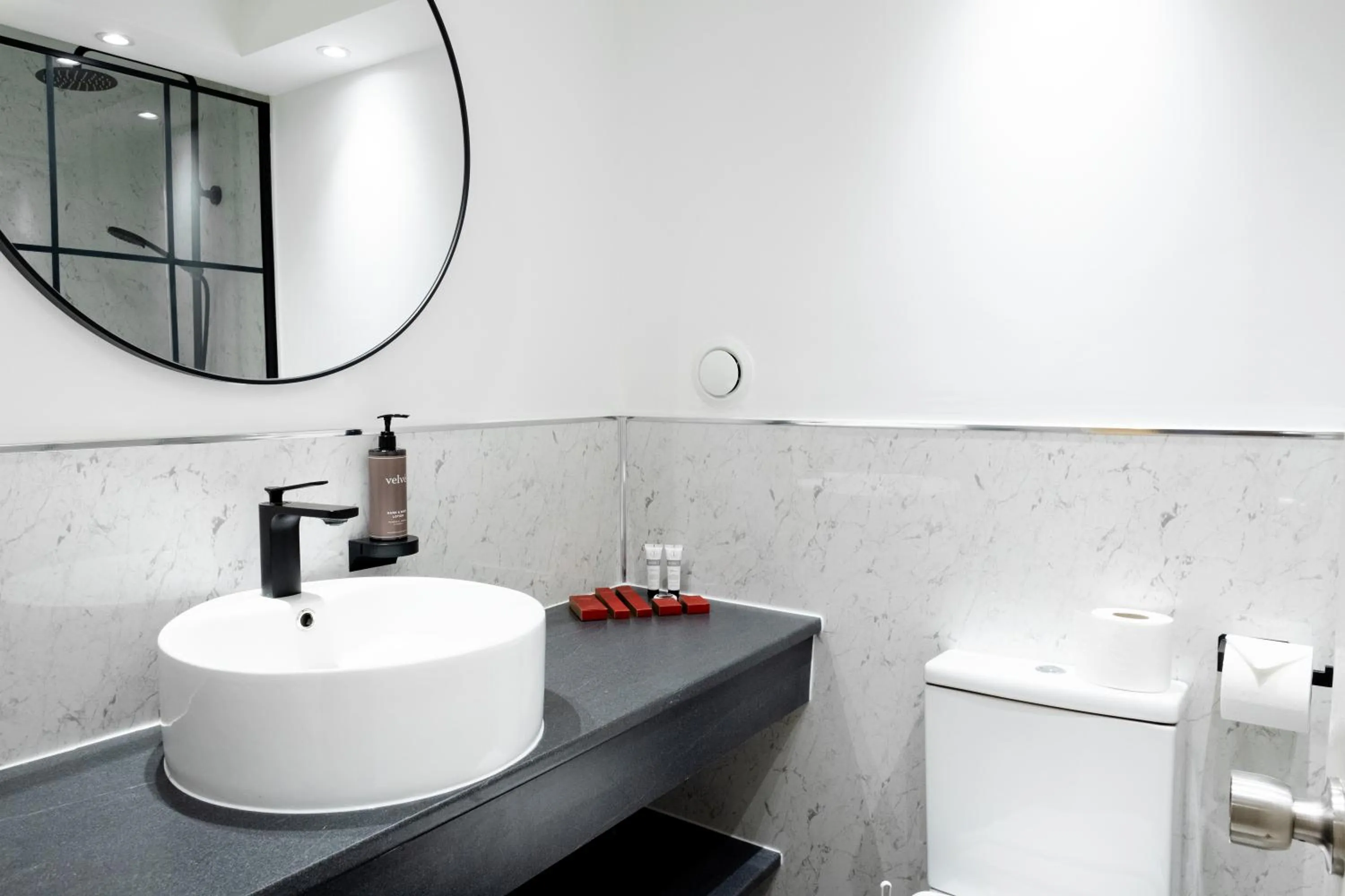 Bathroom in Muthu Glasgow River Hotel