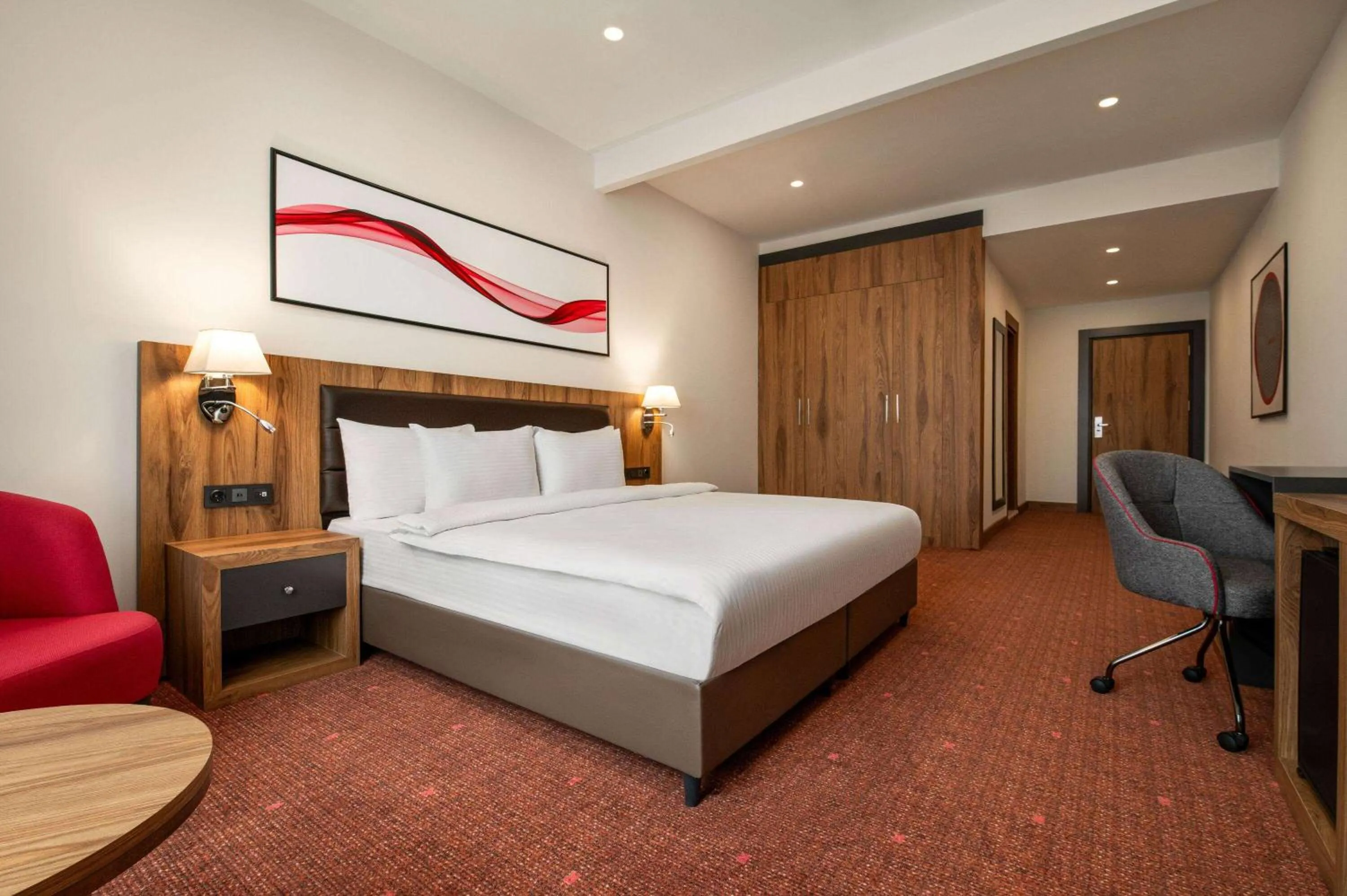 Photo of the whole room, Bed in Ramada by Wyndham Karacabey