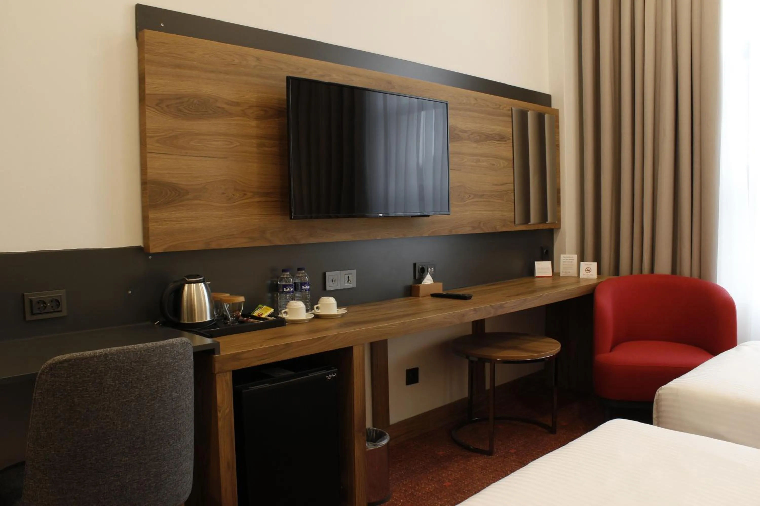 Seating area, Bed in Ramada by Wyndham Karacabey
