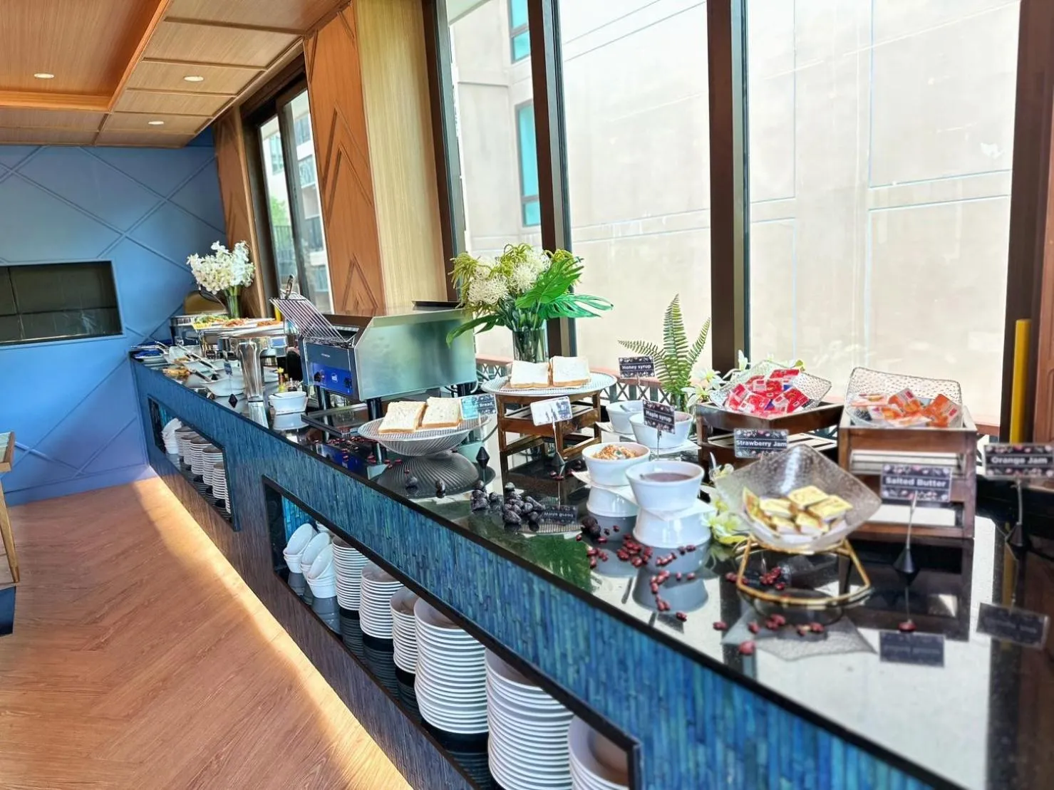 Restaurant/places to eat in The Proud Karon Beach Phuket Trademark Collection By Wyndham