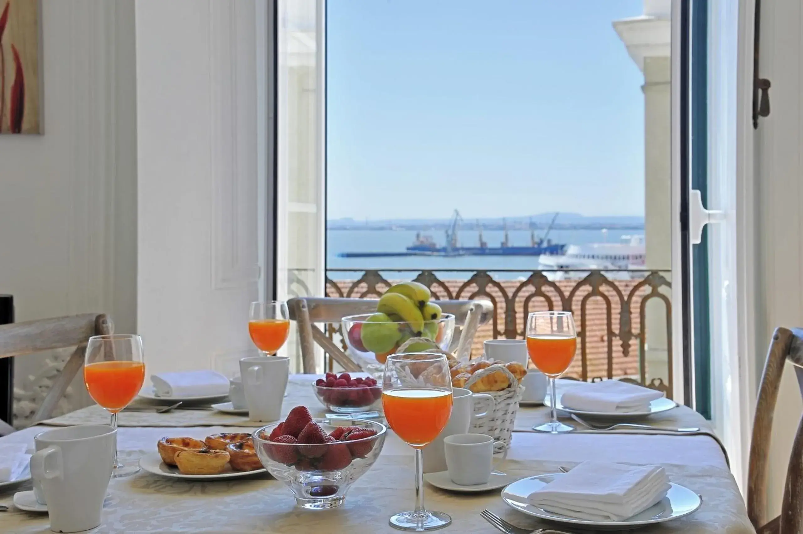 Localtraveling ALFAMA River View - Family Apartments Localtraveling ALFAMA River View - Family Apartments