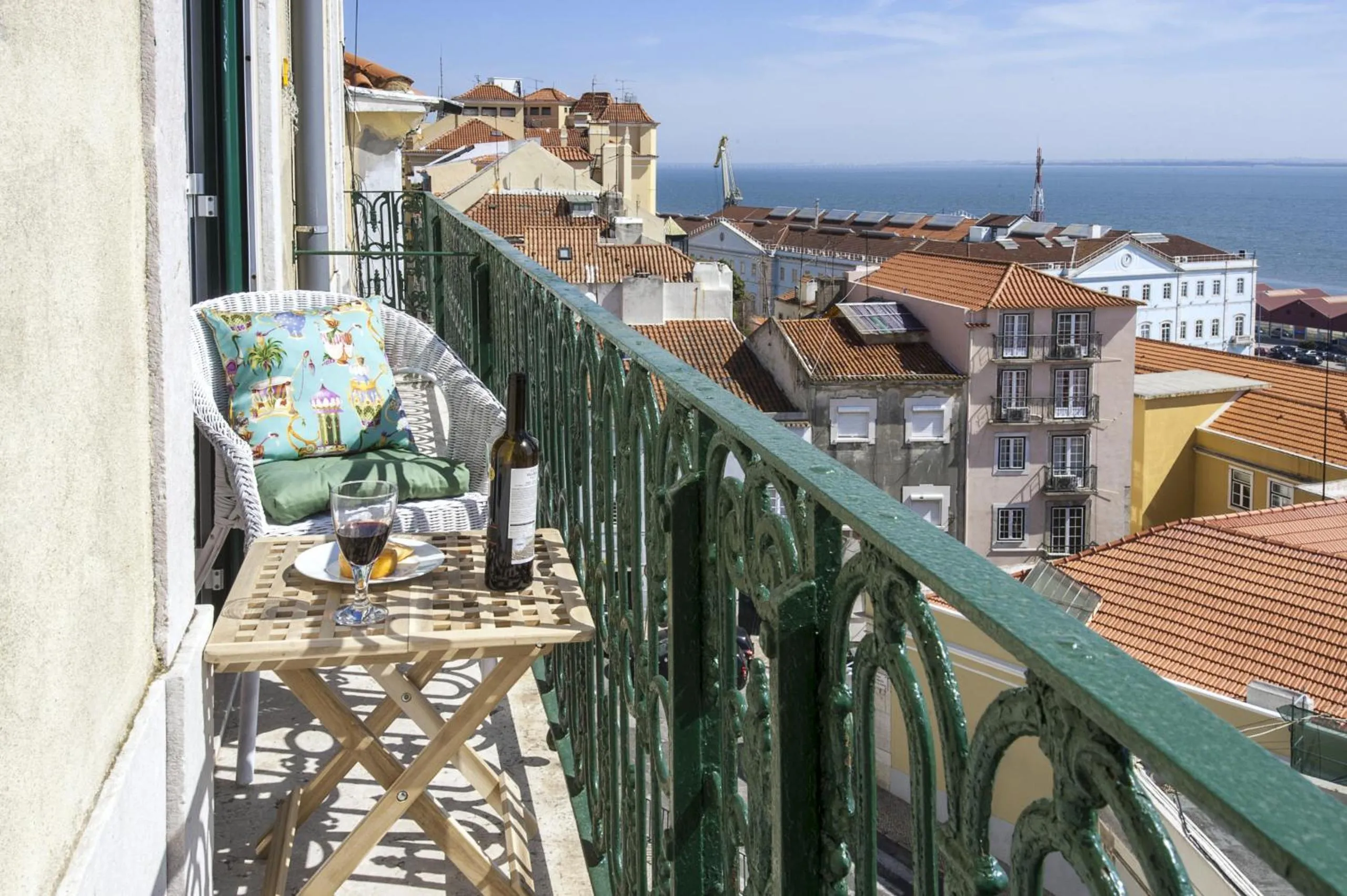 Localtraveling ALFAMA River View - Family Apartments
