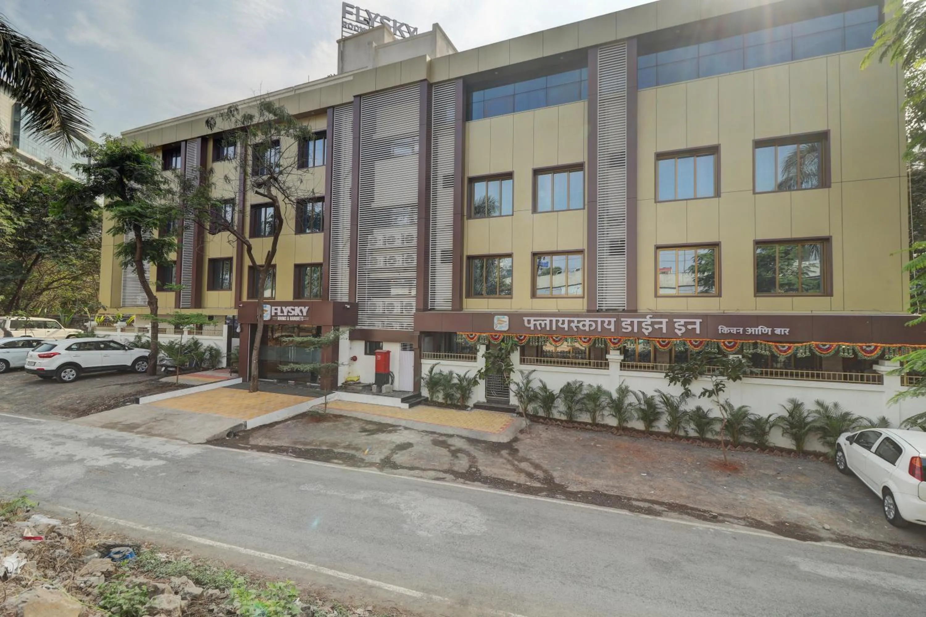 Property building in Hotel Flysky Rooms & Banquets