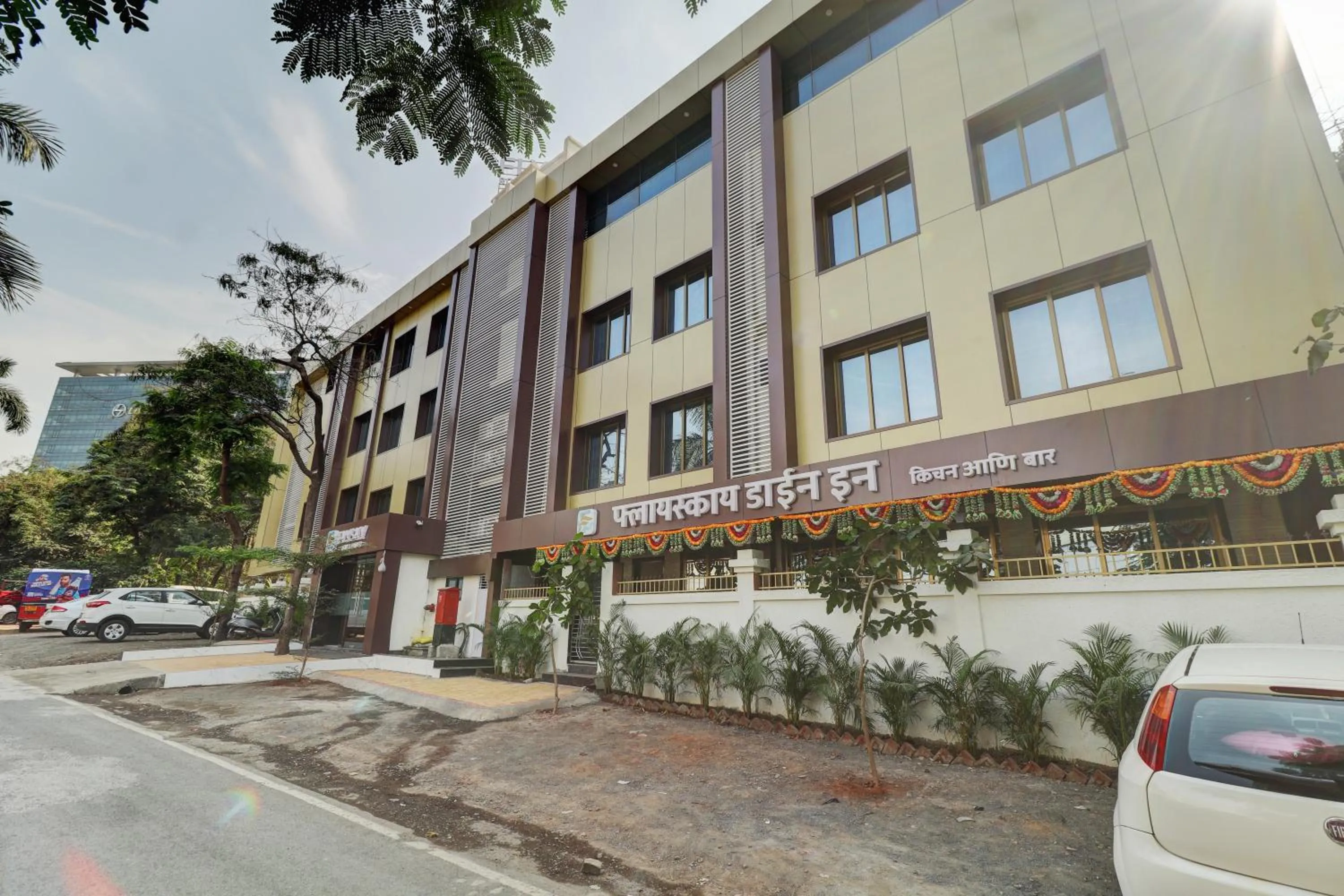 Property building in Hotel Flysky Rooms & Banquets