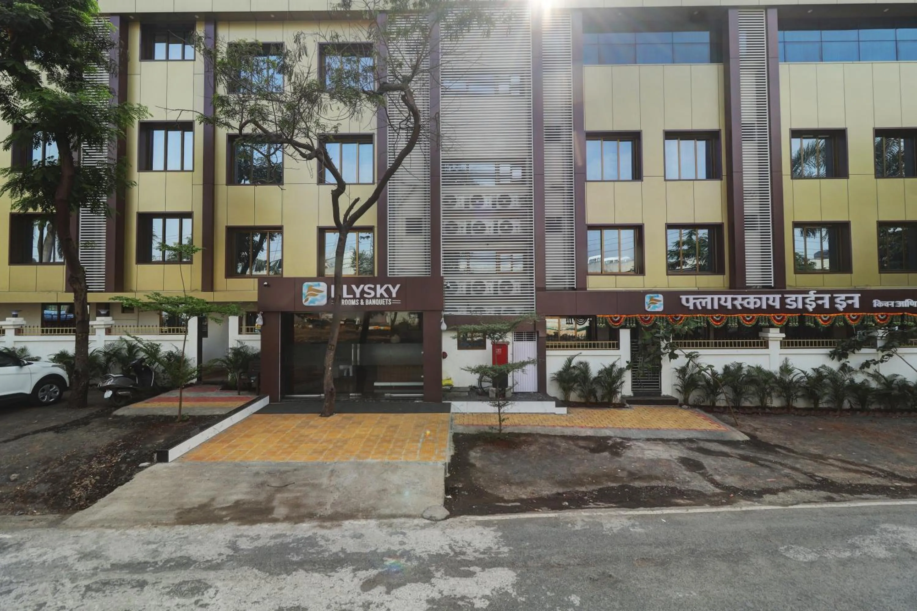 Property building in Hotel Flysky Rooms & Banquets