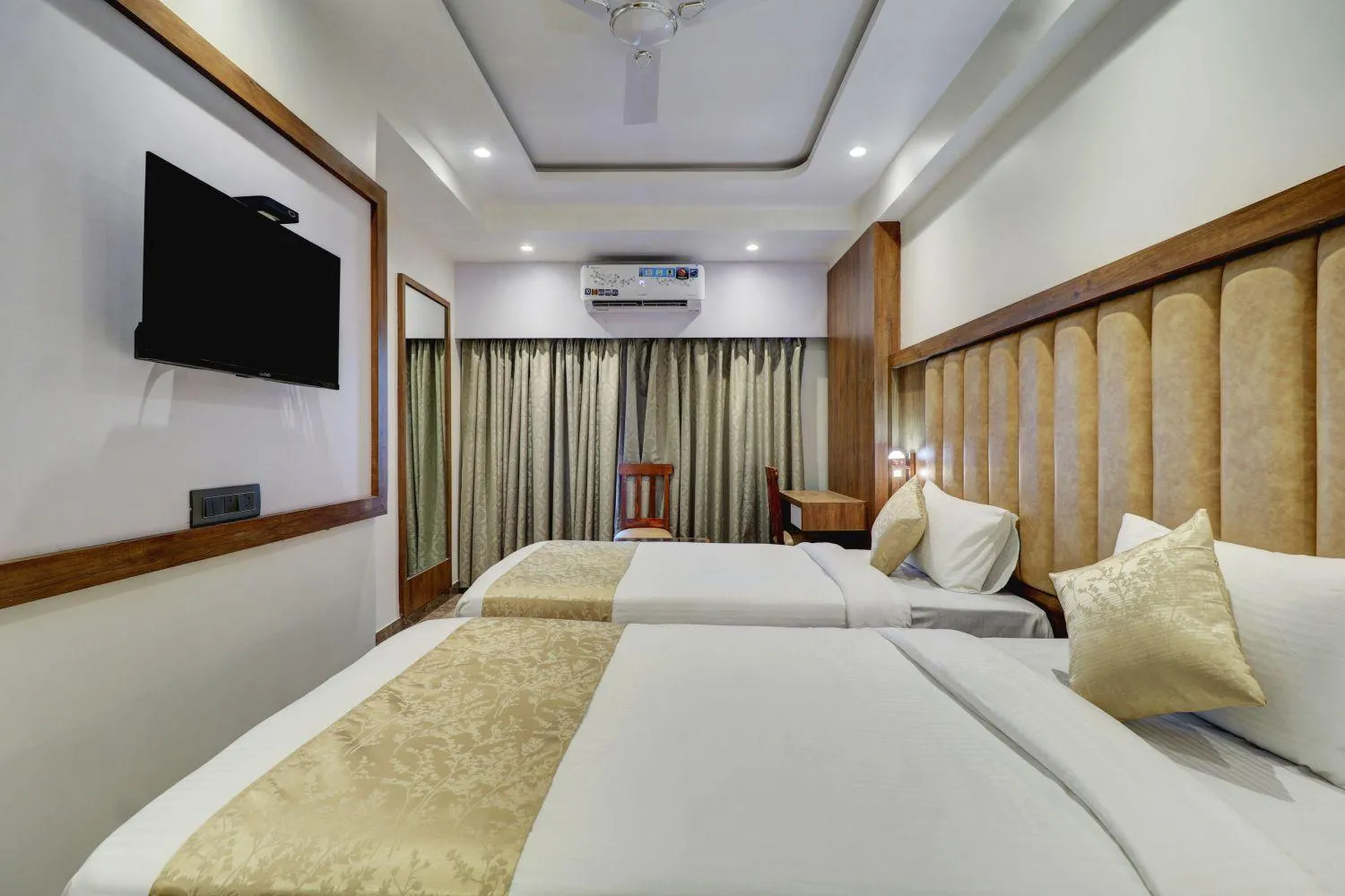 Bedroom, Bed in Hotel Flysky Rooms & Banquets