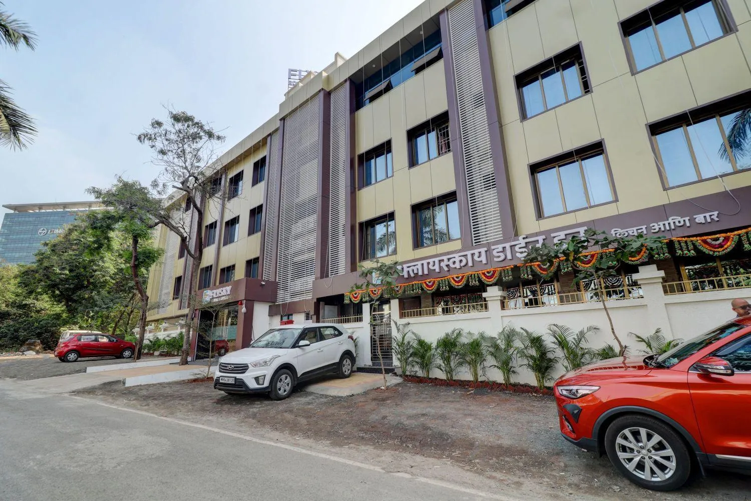 Property building in Hotel Flysky Rooms & Banquets