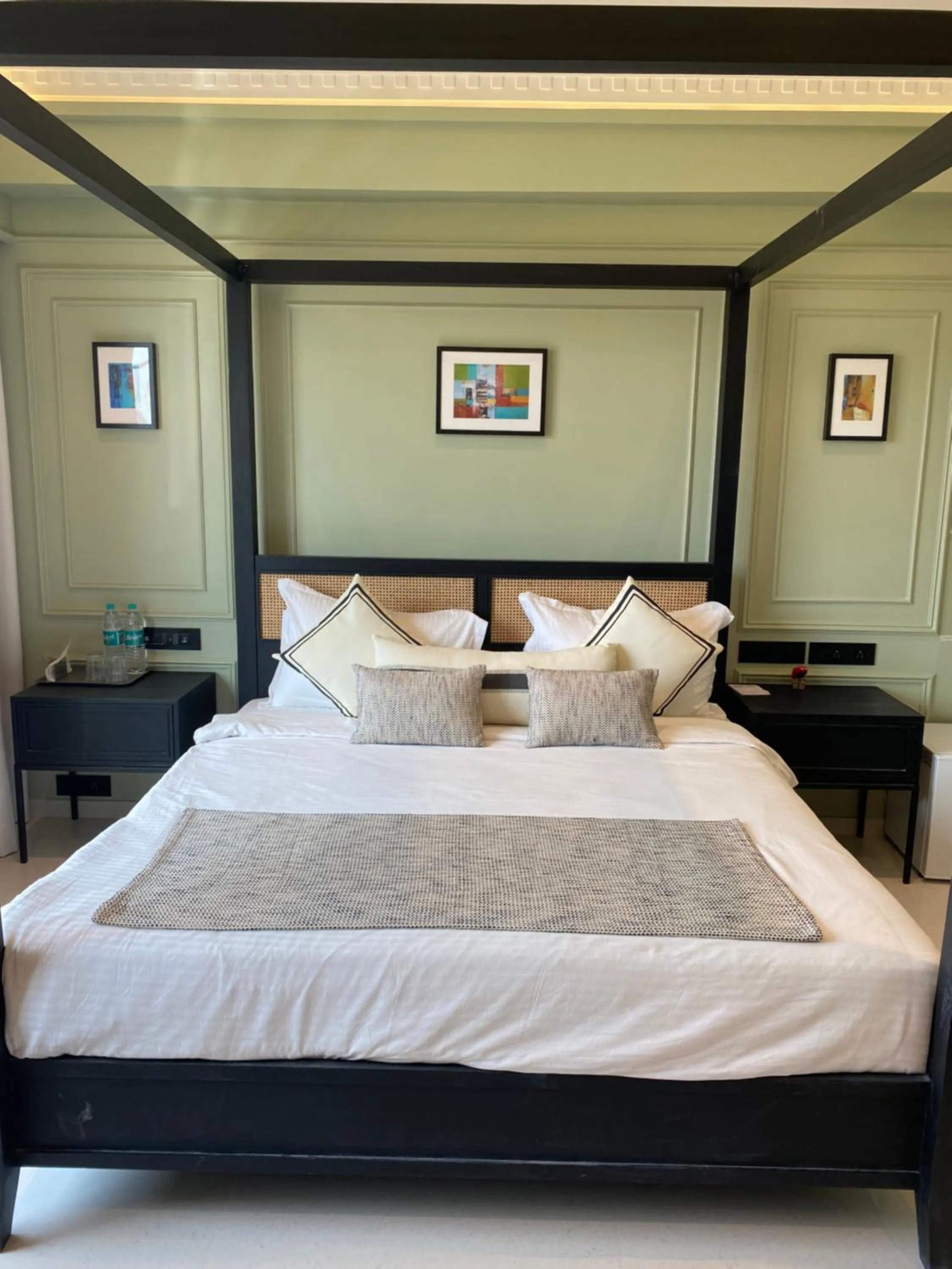 Bed in Hotel Mumbai House, Valnai Malad