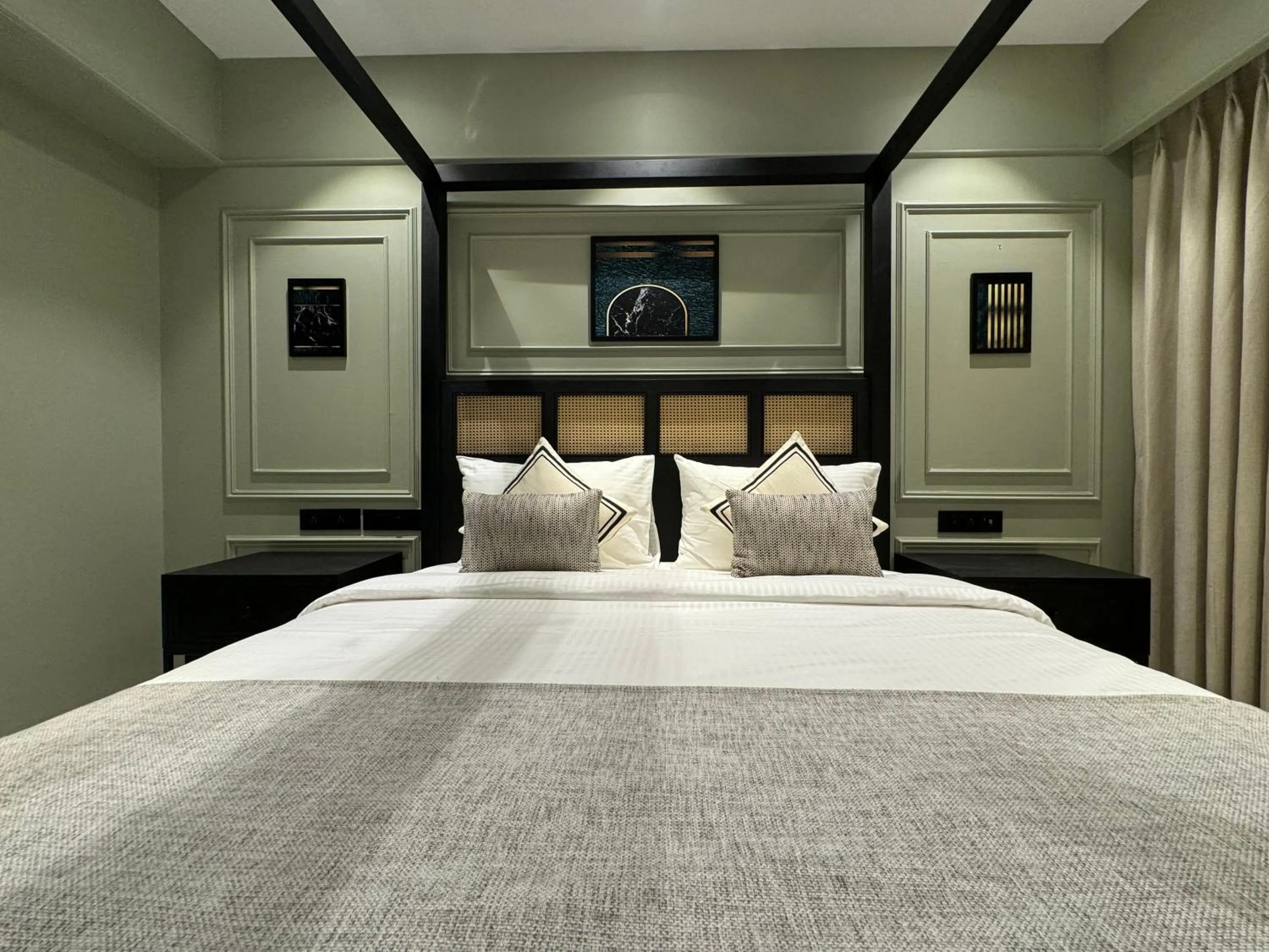 Bed in Hotel Mumbai House, Valnai Malad