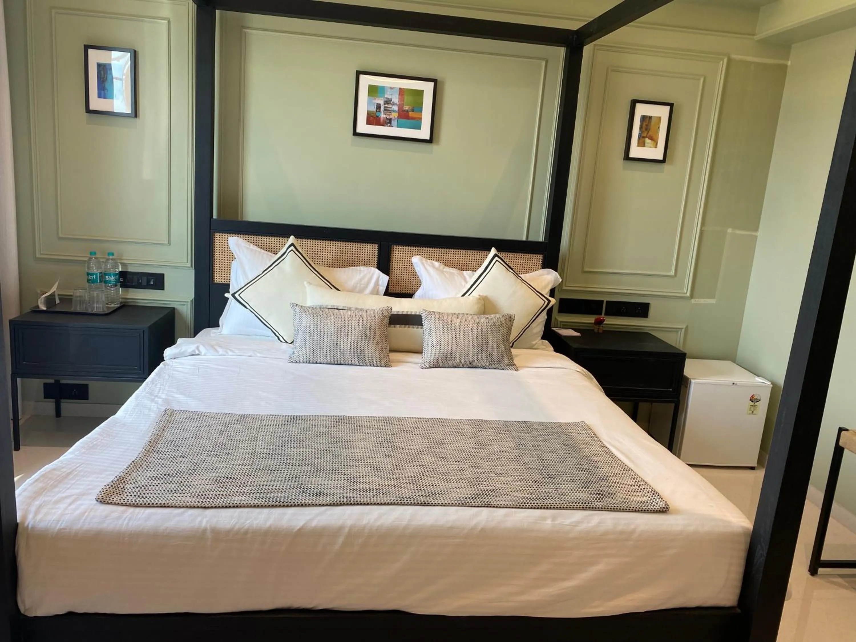 Bed in Hotel Mumbai House, Valnai Malad