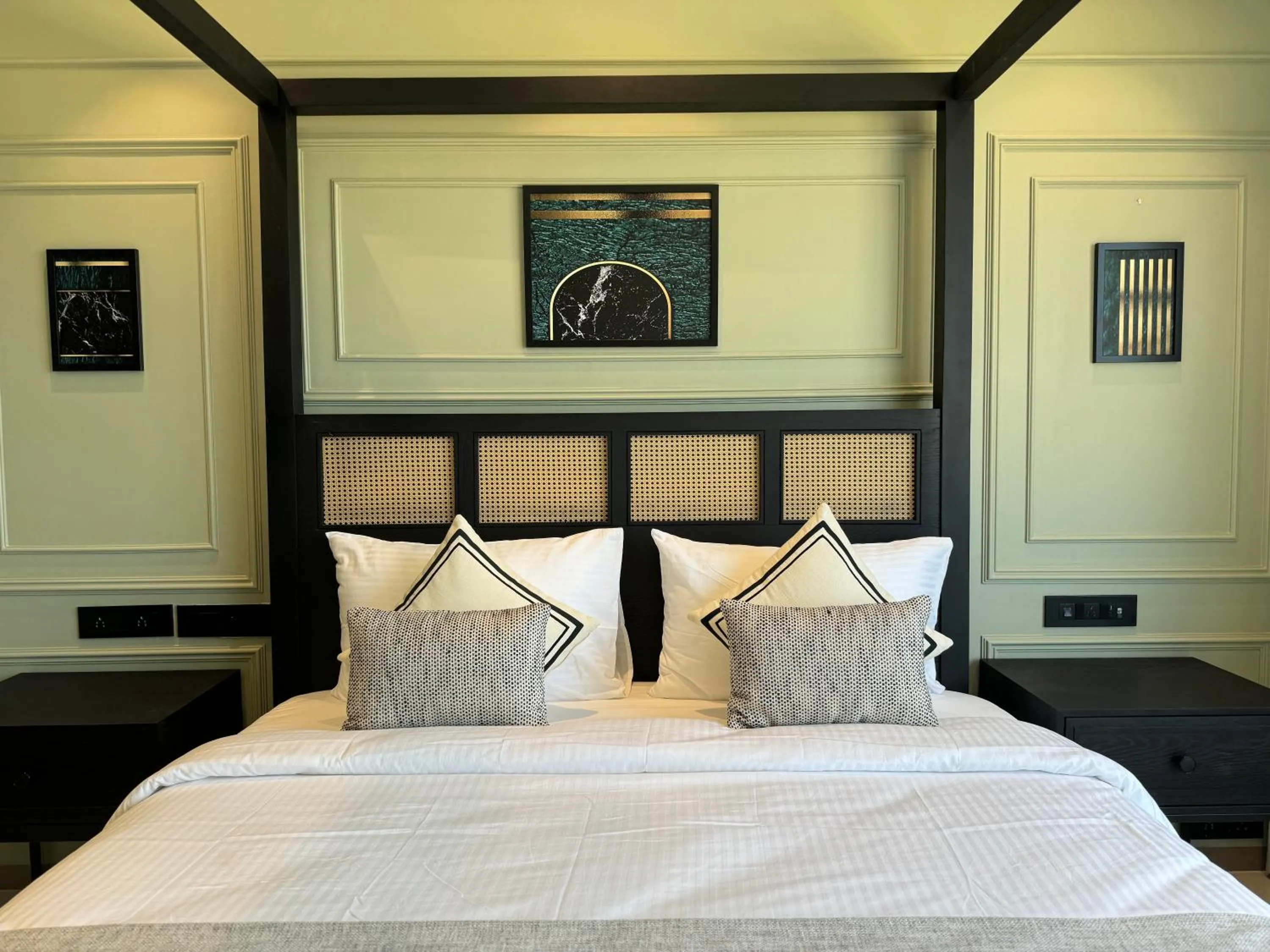 Bed in Hotel Mumbai House, Valnai Malad