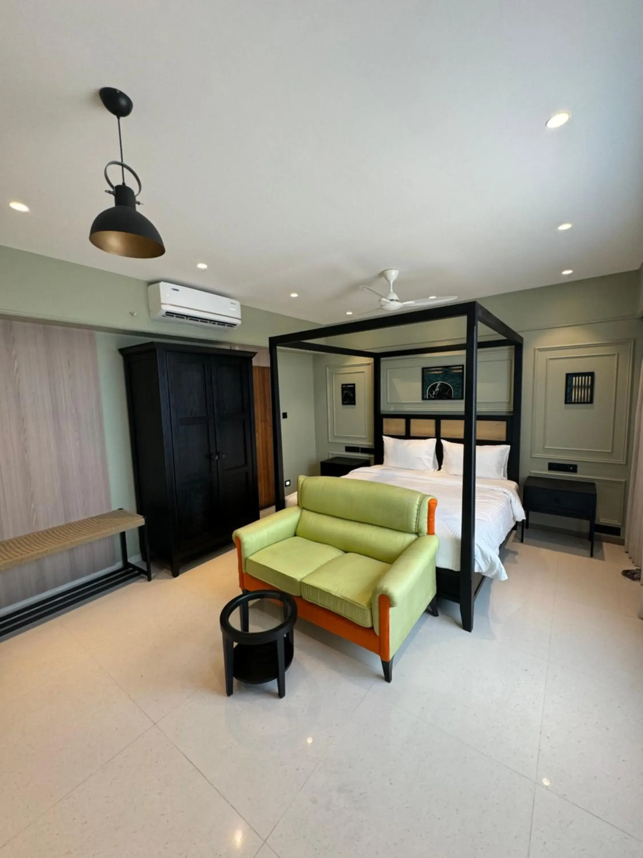 Photo of the whole room, Bed in Hotel Mumbai House, Valnai Malad Photo of the whole room, Bed in Hotel Mumbai House, Valnai Malad