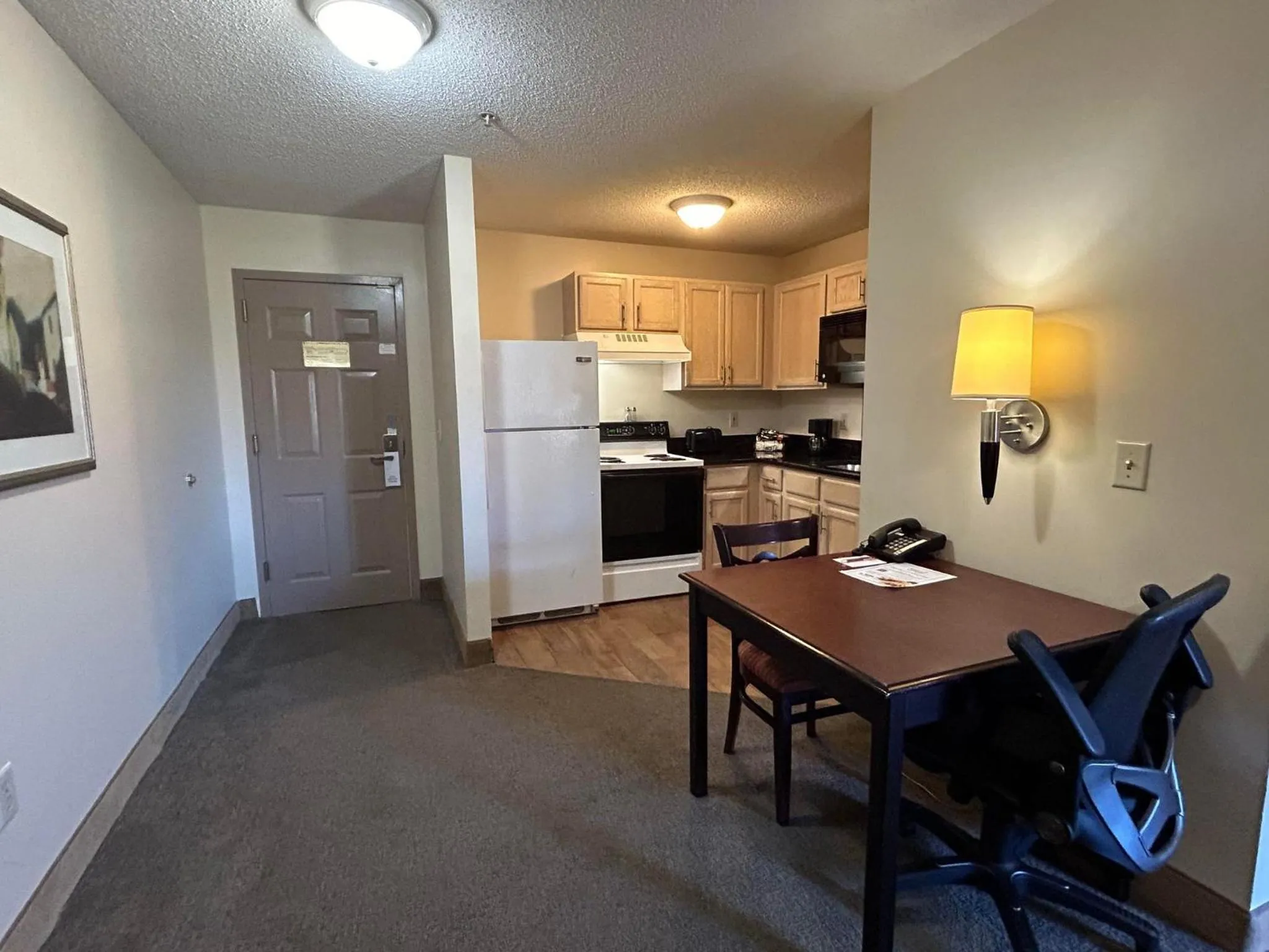 Kitchen or kitchenette in Ashley Quarters Hotel Airport-Cincinnati