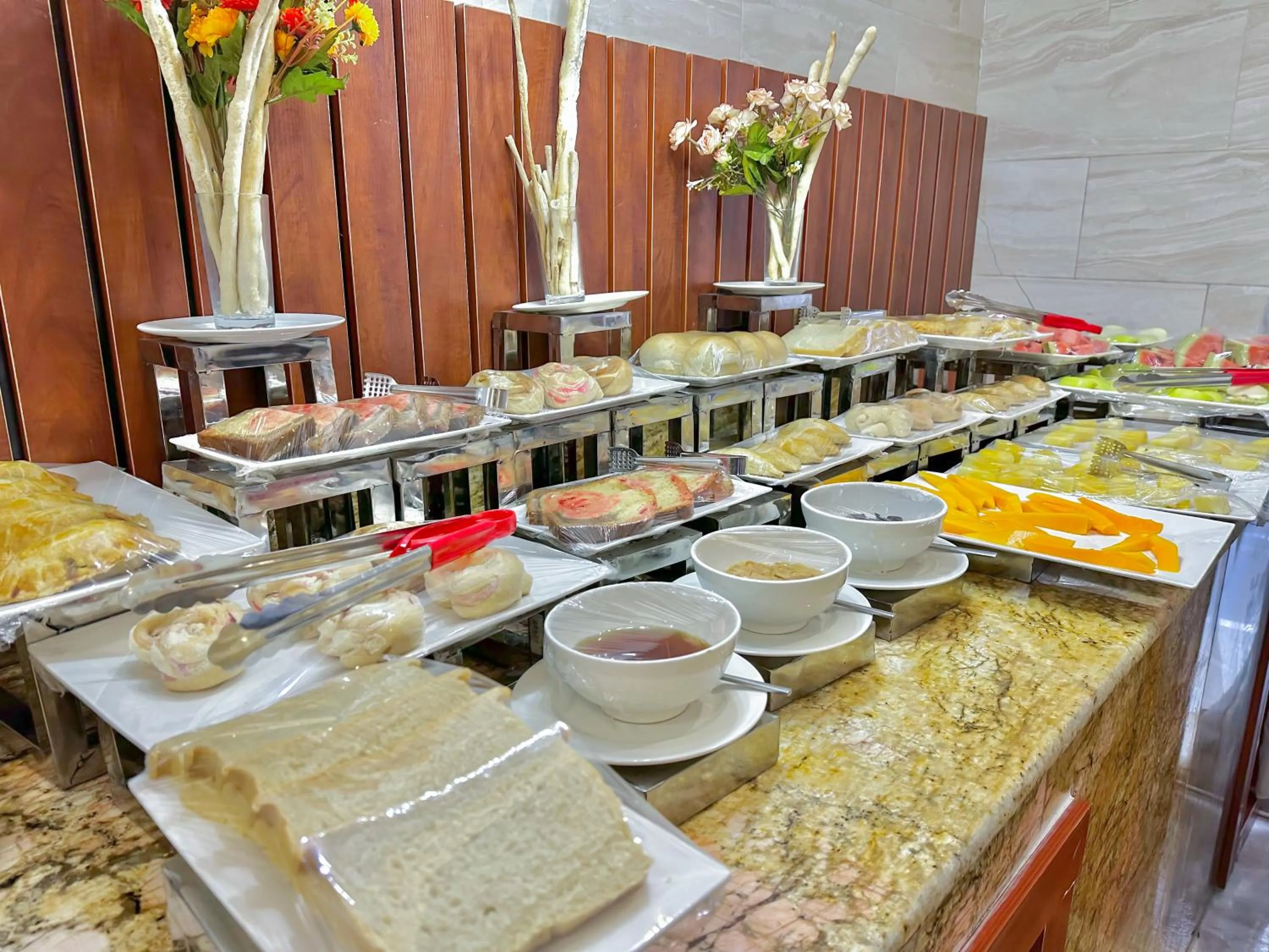 Restaurant/places to eat in Boulevard Owerri Hotel