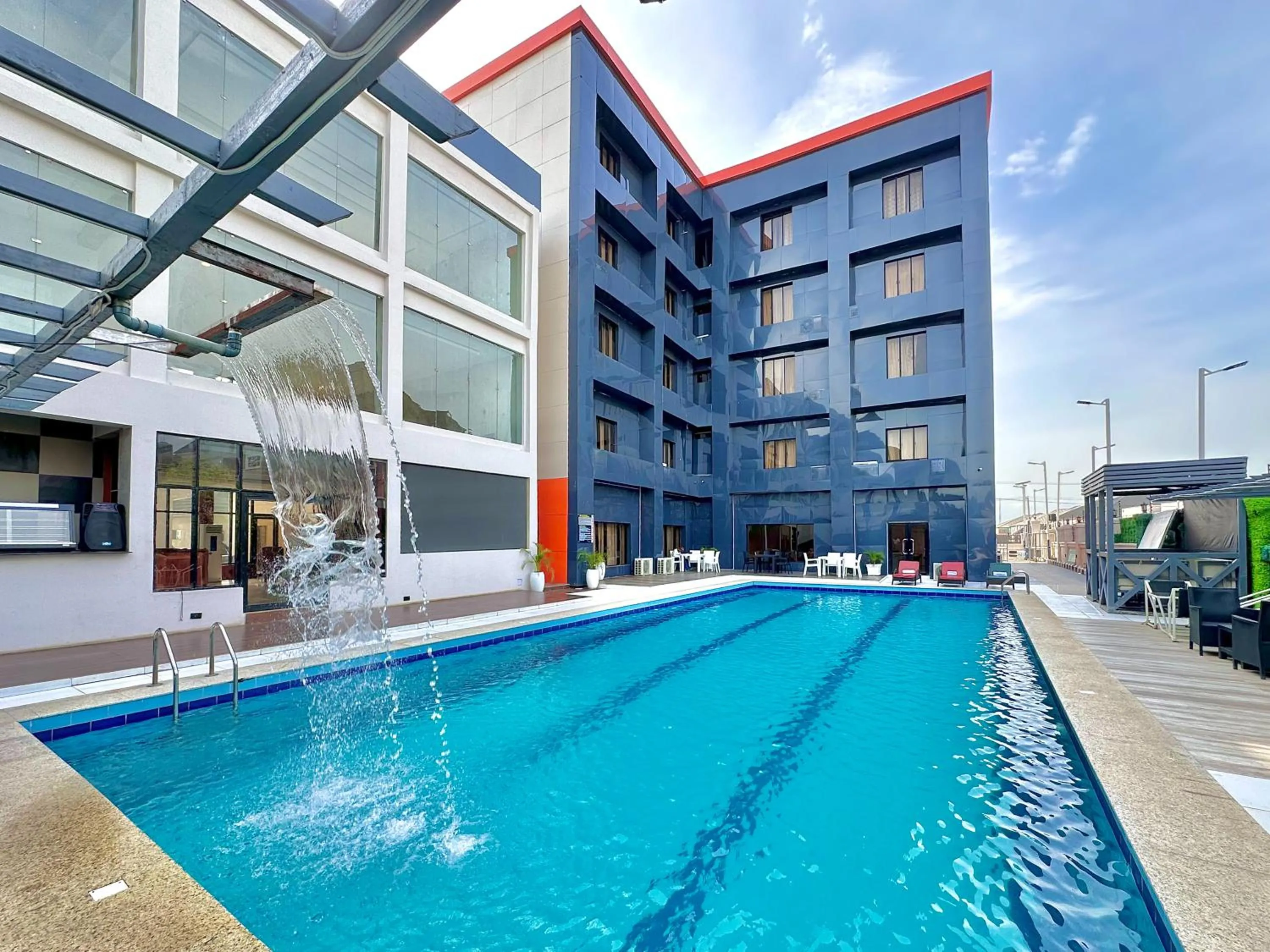 Swimming pool in Boulevard Owerri Hotel