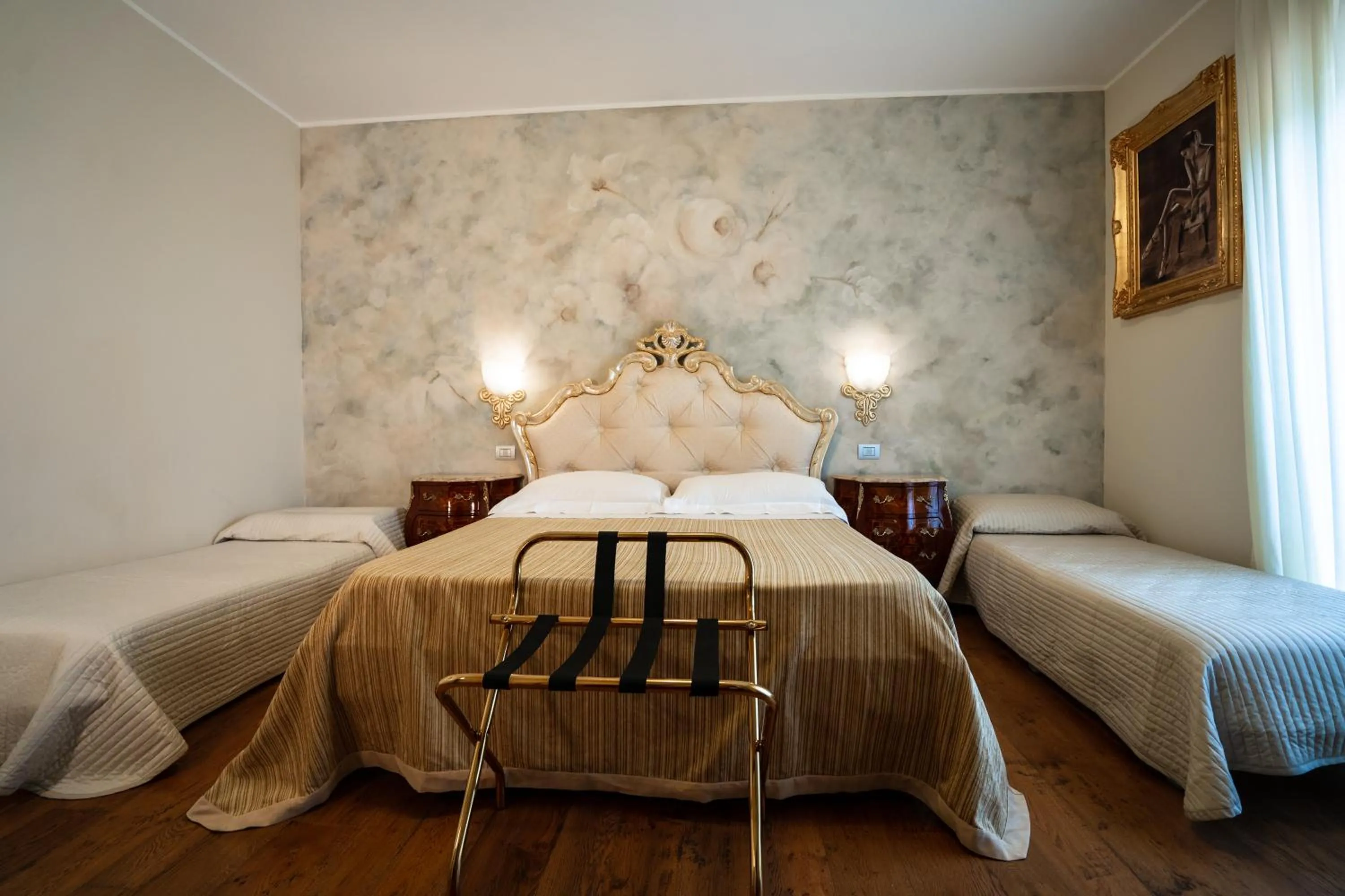 Bed in Villa D'Anzi B&B