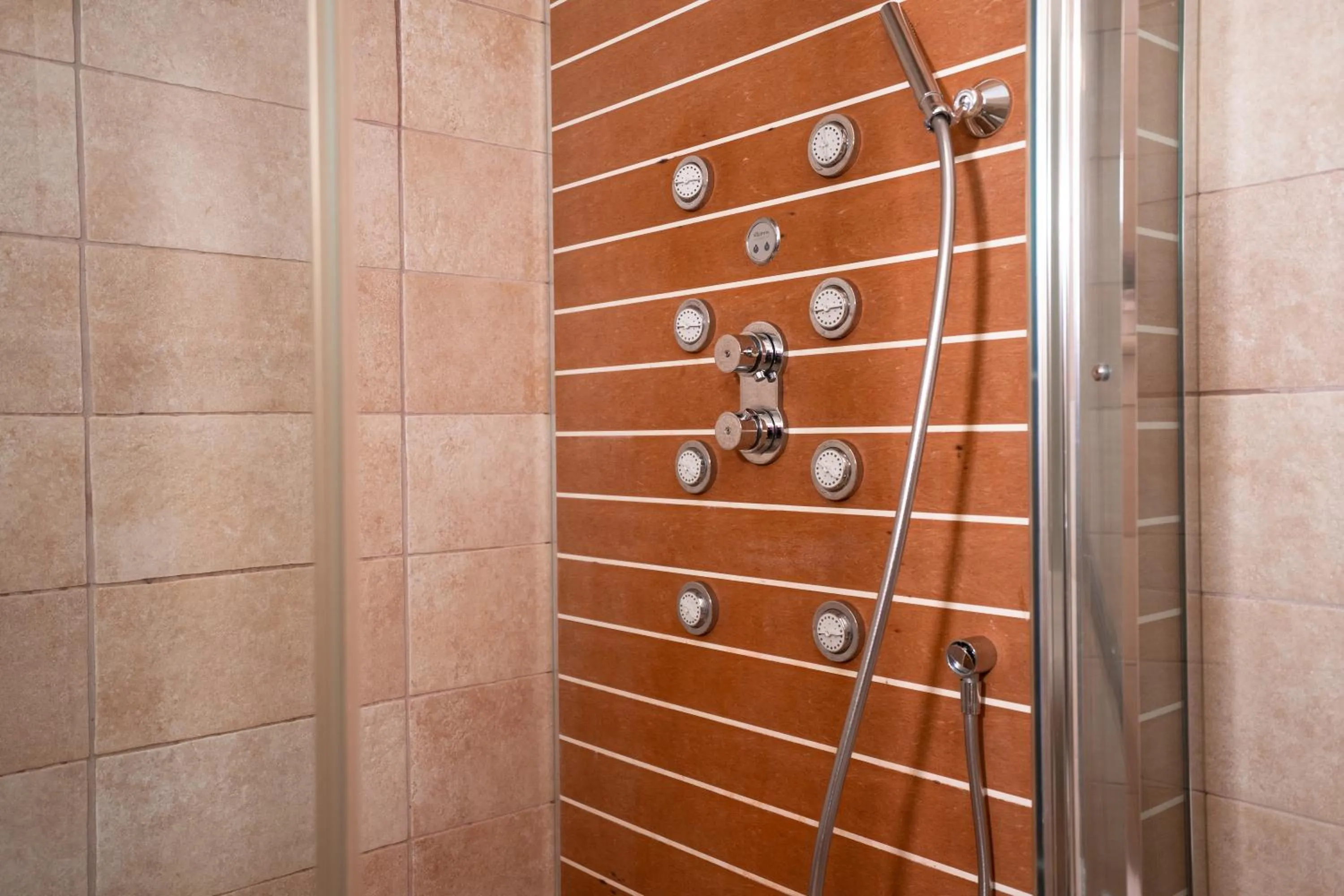 Shower in Villa D'Anzi B&B